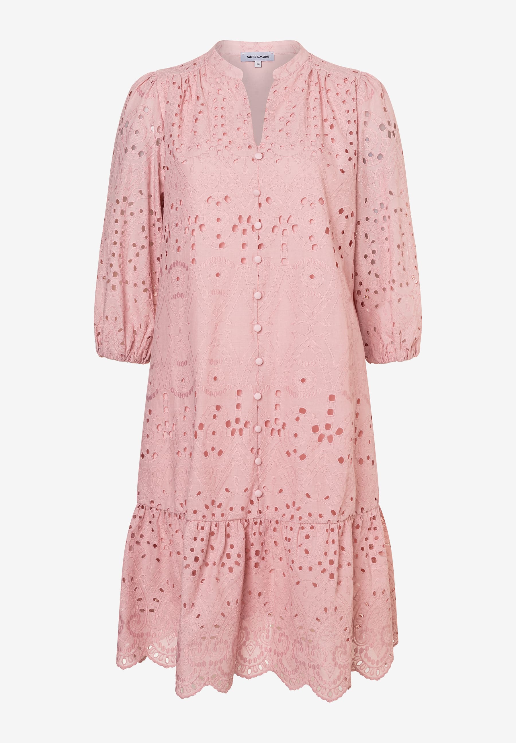 Ein rosa Kleid von MORE & MORE mit Knöpfen und Lochstickerei. Ein rosa Kleid von MORE & MORE mit Knöpfen und Lochstickerei.
