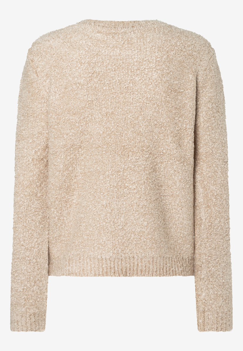 MORE & MORE Pullover: Beigefarbener Bouclé-Pullover mit langen Ärmeln und Rundhalsausschnitt auf weißem Hintergrund.