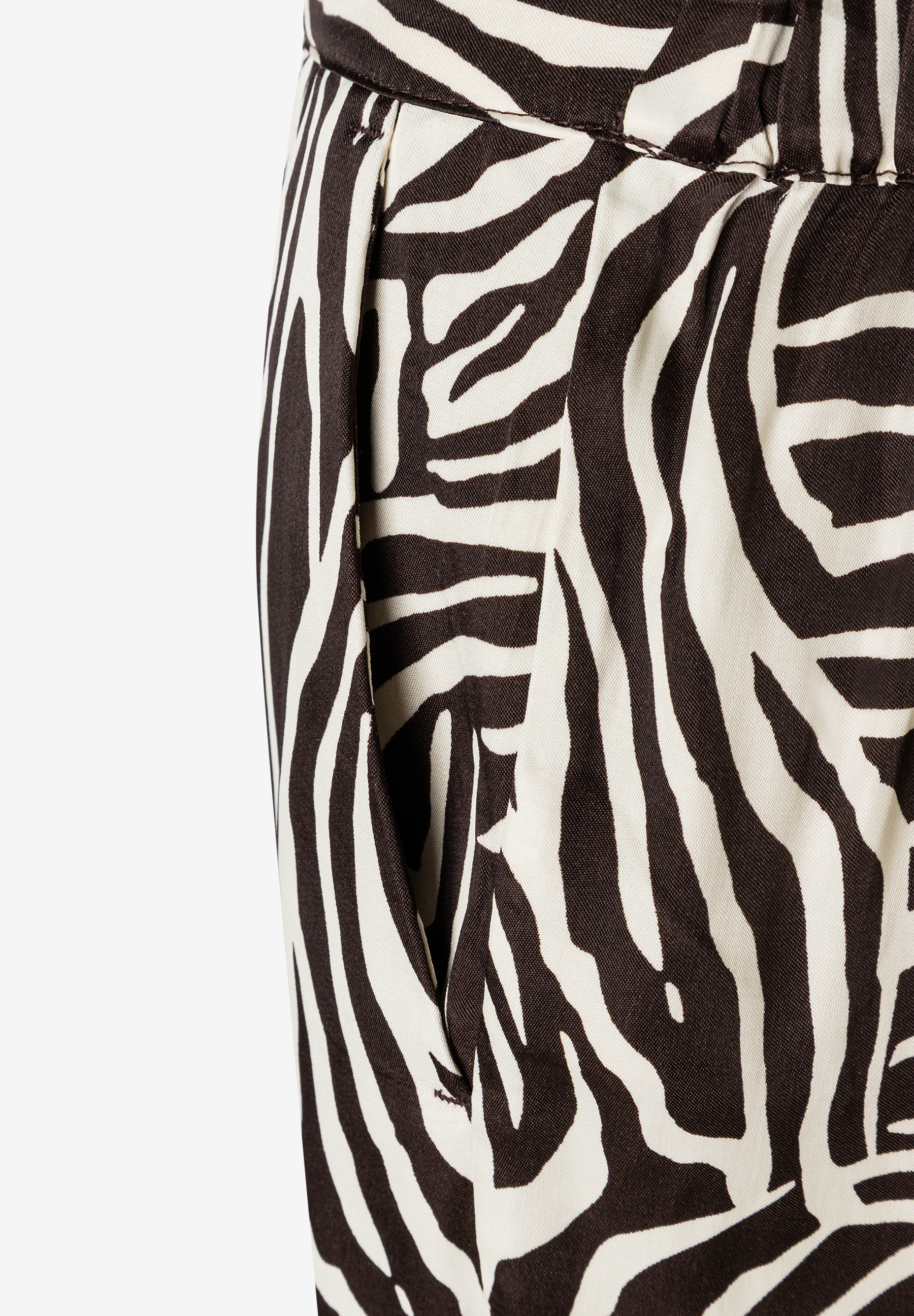 Detailansicht: MORE & MORE Hose mit fließendem Zebramuster und Tasche. Detailansicht: MORE & MORE Hose mit fließendem Zebramuster und Tasche.