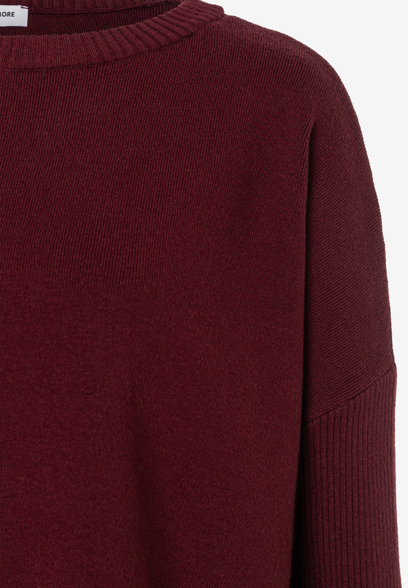 MORE & MORE Rippstrick-Pullover in intensivem Bordeauxrot, grob gestrickt, mit Markenetikett am Halsausschnitt. MORE & MORE Rippstrick-Pullover in intensivem Bordeauxrot, grob gestrickt, mit Markenetikett am Halsausschnitt.