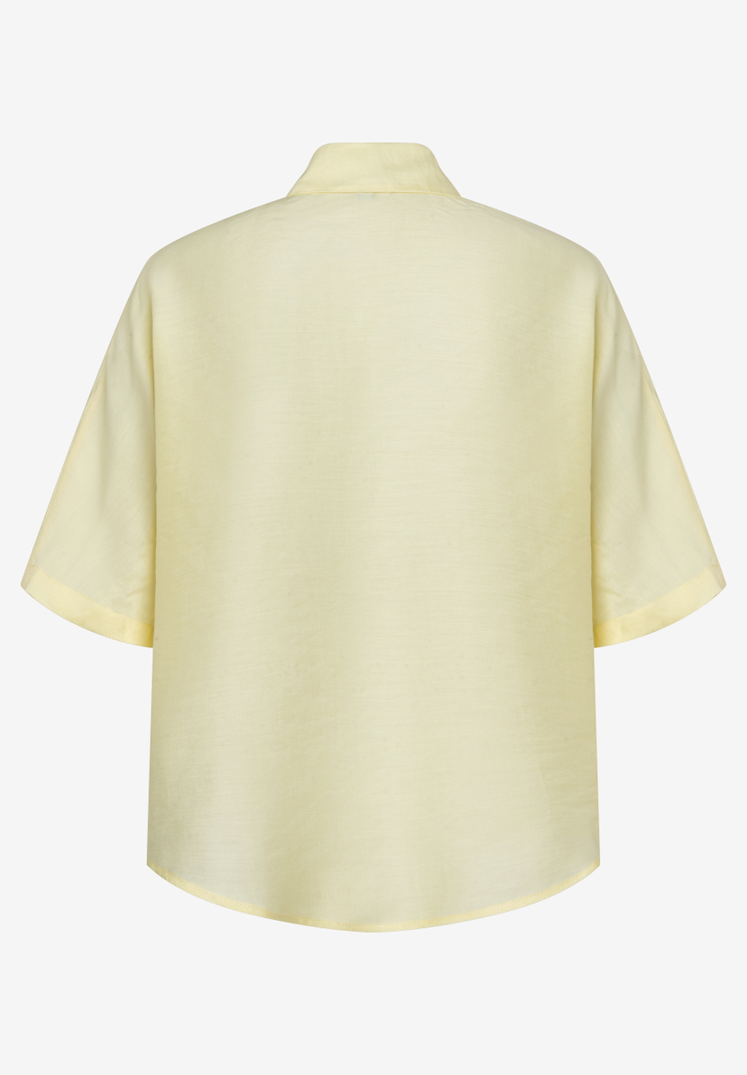 MORE & MORE Damen-Bluse aus leichter Webware in zartem Gelb, hinten zu sehen. MORE & MORE Damen-Bluse aus leichter Webware in zartem Gelb, hinten zu sehen.
