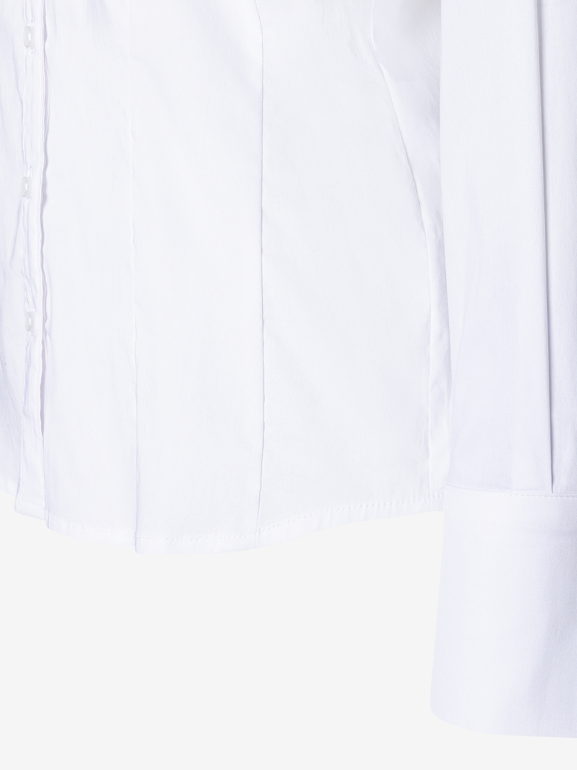 Detailansicht einer weißen MORE & MORE Bluse aus Baumwollmischung mit Stretchanteil. Detailansicht einer weißen MORE & MORE Bluse aus Baumwollmischung mit Stretchanteil.