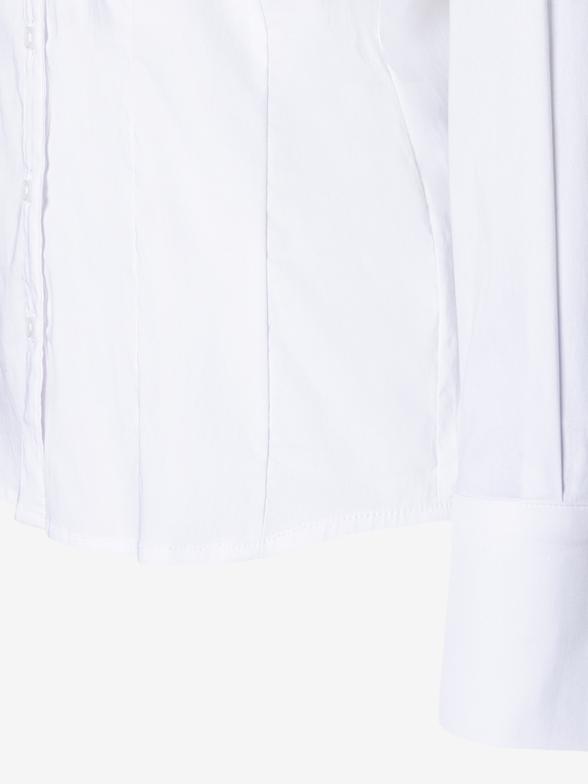 Detailansicht einer weißen MORE & MORE Bluse aus Baumwollmischung mit Stretchanteil. Detailansicht einer weißen MORE & MORE Bluse aus Baumwollmischung mit Stretchanteil.