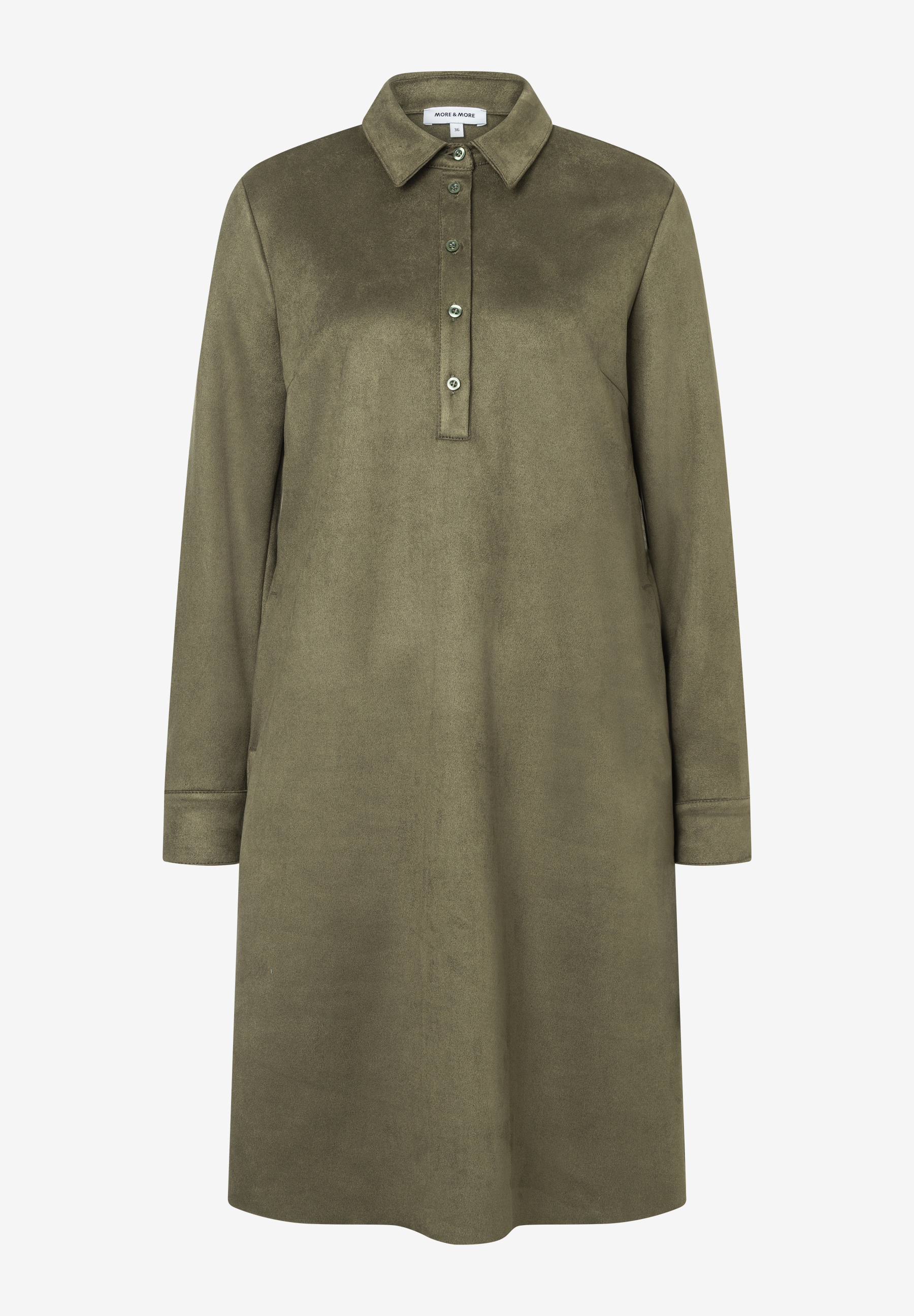 Ein olivgrünes, knielanges Hemdkleid von MORE & MORE mit Kragen und Knopfleiste. Ein olivgrünes, knielanges Hemdkleid von MORE & MORE mit Kragen und Knopfleiste.