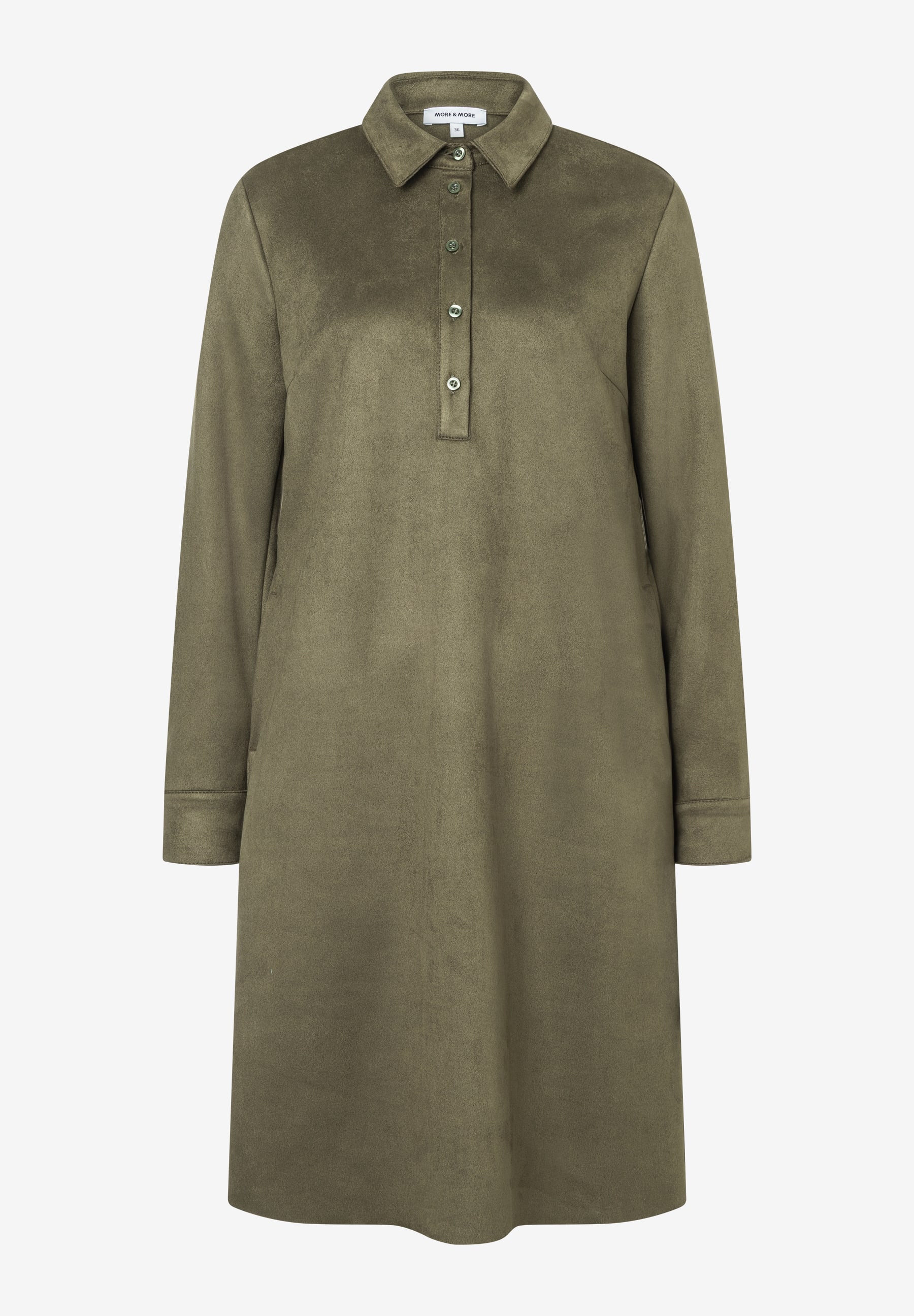 Ein olivgrünes, knielanges Hemdkleid von MORE & MORE mit Kragen und Knopfleiste. Ein olivgrünes, knielanges Hemdkleid von MORE & MORE mit Kragen und Knopfleiste.