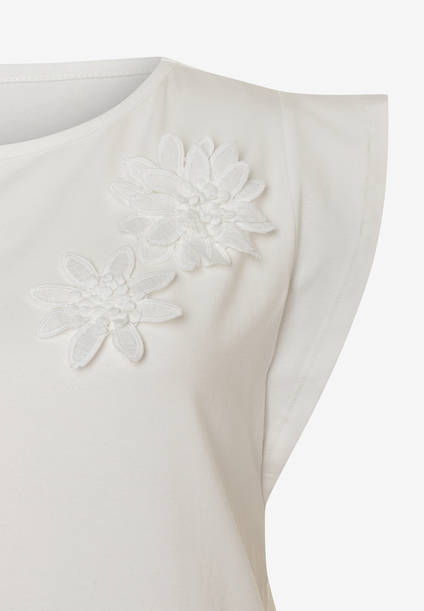MORE & MORE Damenshirt aus weißem Jersey-Stoff mit 3D-Stickereien in Blumenform auf der Brustpartie. MORE & MORE Damenshirt aus weißem Jersey-Stoff mit 3D-Stickereien in Blumenform auf der Brustpartie.