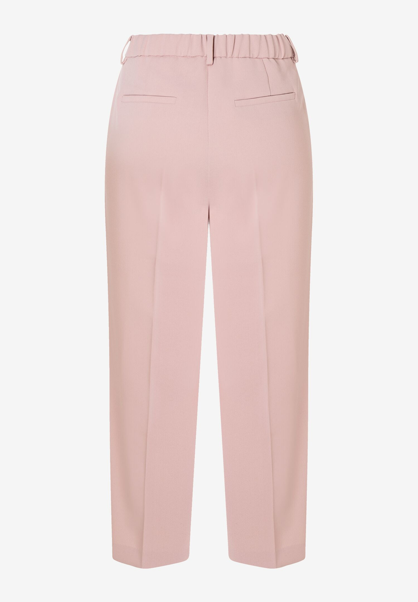 Eine MORE & MORE Damenhose in Rosa, formstabil aus Polyester, von hinten. Eine MORE & MORE Damenhose in Rosa, formstabil aus Polyester, von hinten.