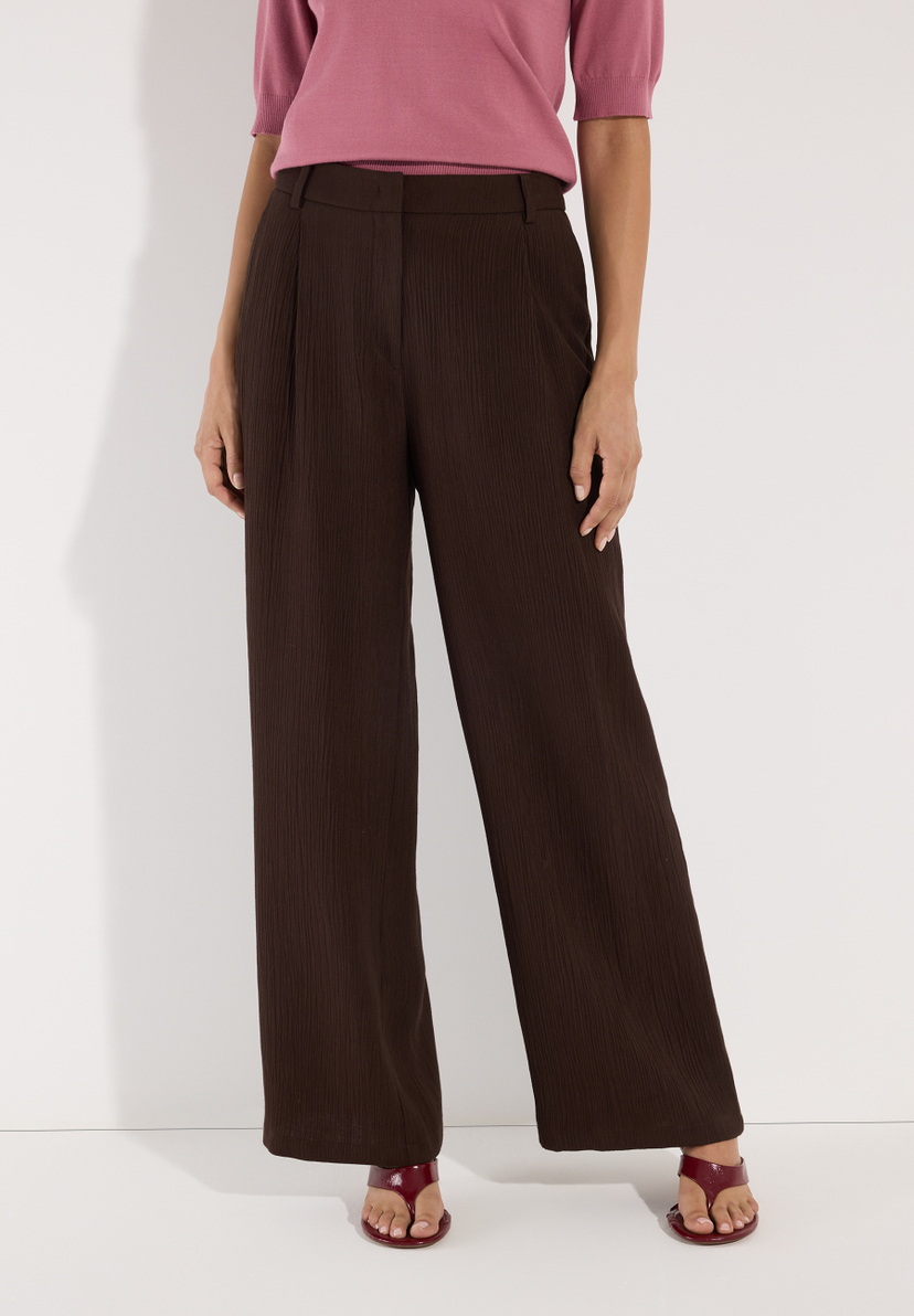 MORE & MORE Damen-Hose/Jeans in Dunkelbraun, mit weitem Bein, leicht fallend, angenehmer Tragekomfort, Webware. MORE & MORE Damen-Hose/Jeans in Dunkelbraun, mit weitem Bein, leicht fallend, angenehmer Tragekomfort, Webware.