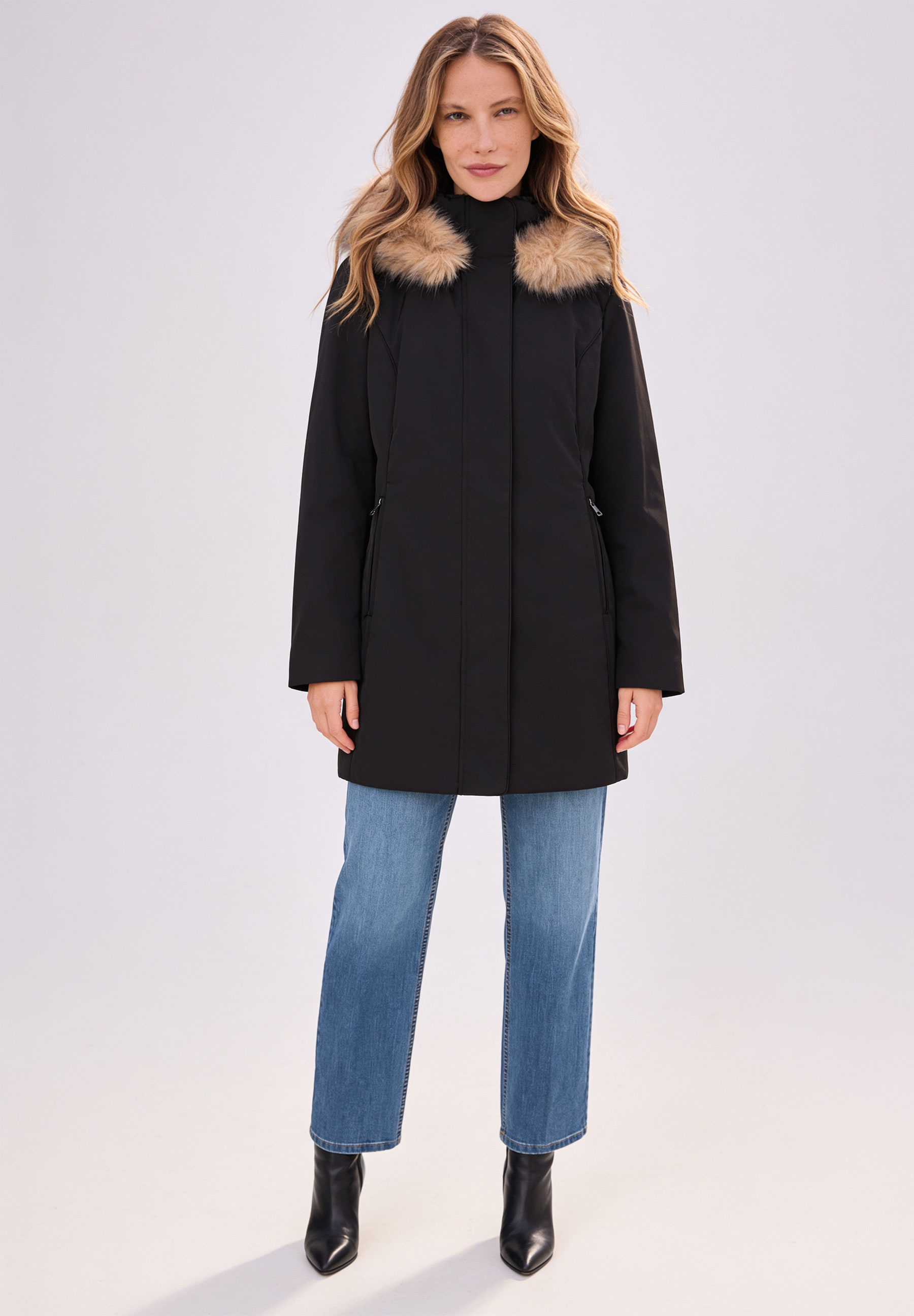 MORE & MORE schwarze Jacke mit Kunstpelzbesatz an der Kapuze, Webware, wärmend und angenehmer Tragekomfort