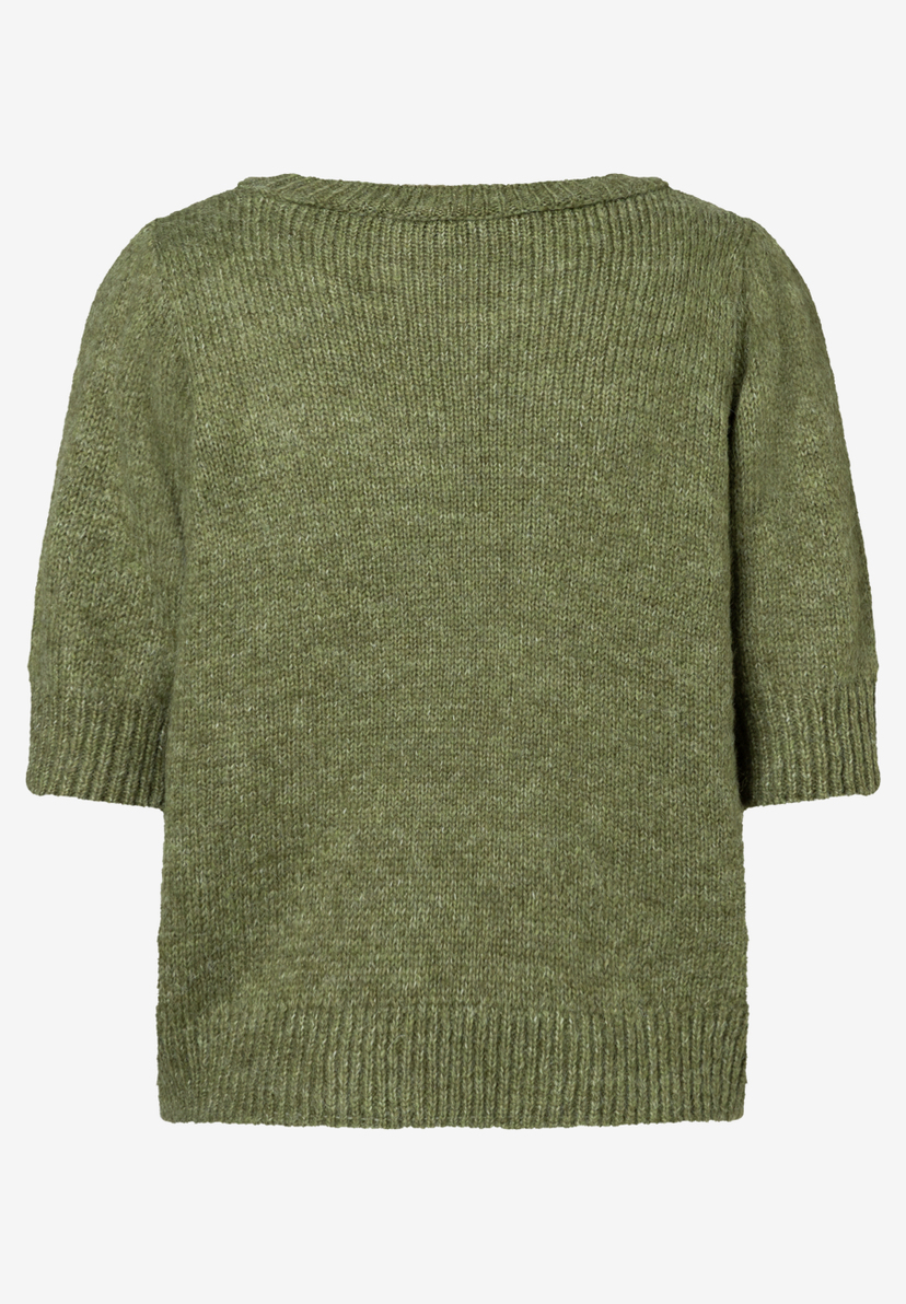 Ein olivgrüner Strickpullover von MORE & MORE mit kurzen Ärmeln. Ein olivgrüner Strickpullover von MORE & MORE mit kurzen Ärmeln.