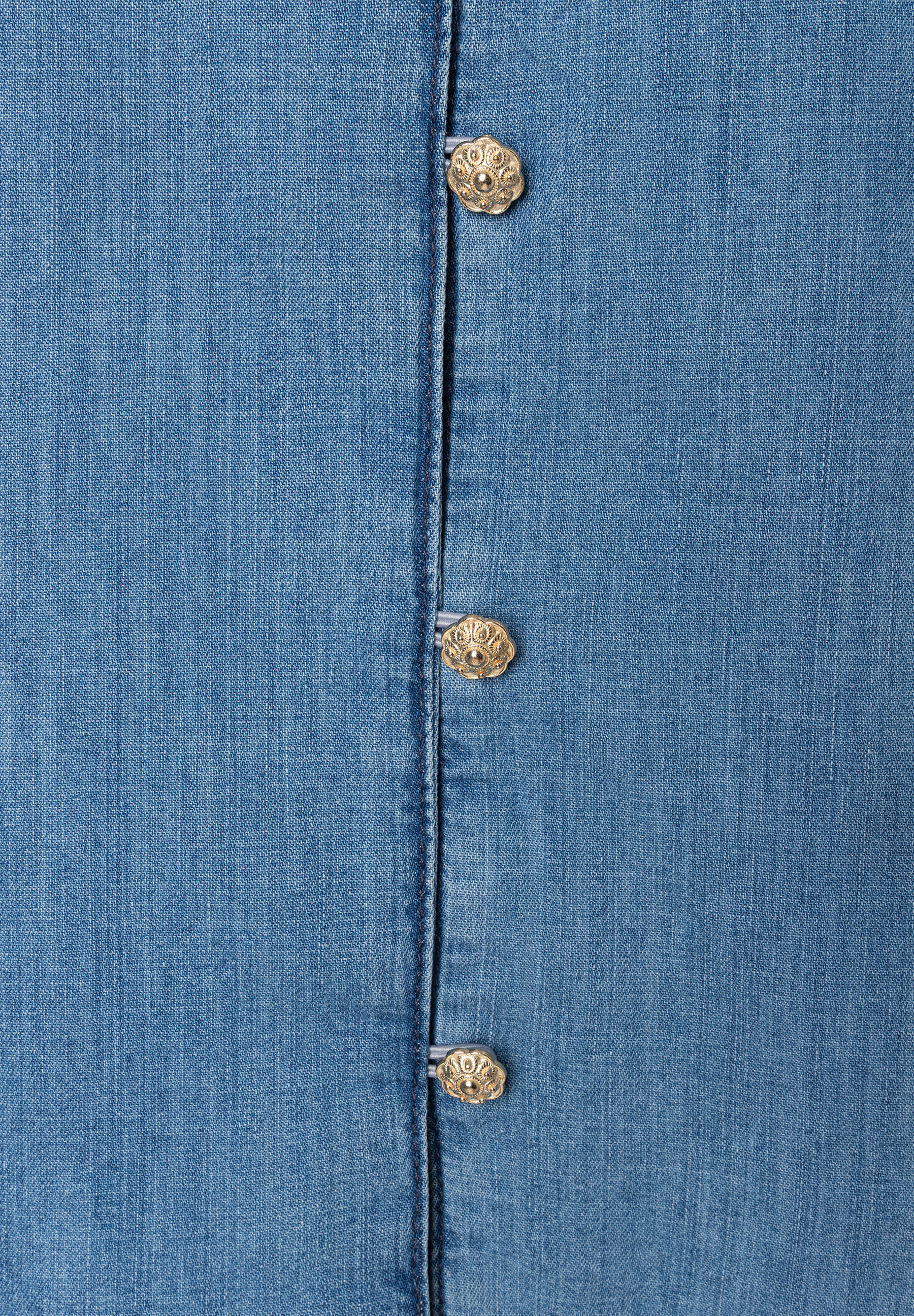 MORE & MORE Jeansbluse aus Baumwoll-Denim mit drei goldfarbenen Knöpfen. Klassischer, hautfreundlicher Tragekomfort. MORE & MORE Jeansbluse aus Baumwoll-Denim mit drei goldfarbenen Knöpfen. Klassischer, hautfreundlicher Tragekomfort.