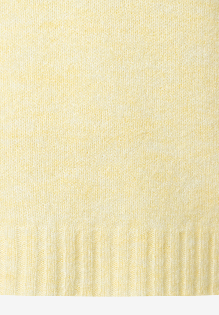 Nahaufnahme des gelben Strickmaterials von MORE & MORE. Weicher Griff, wärmend, ideal für Pullover und Strickware. Nahaufnahme des gelben Strickmaterials von MORE & MORE. Weicher Griff, wärmend, ideal für Pullover und Strickware.