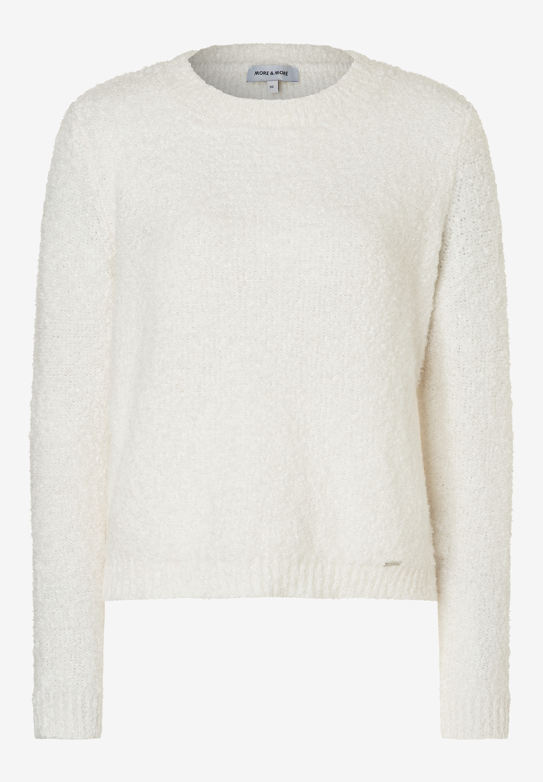 Ein warmer, weißer Bouclé-Strickpullover von MORE & MORE mit Rundhalsausschnitt liegt auf einem weißen Hintergrund. Ein warmer, weißer Bouclé-Strickpullover von MORE & MORE mit Rundhalsausschnitt liegt auf einem weißen Hintergrund.