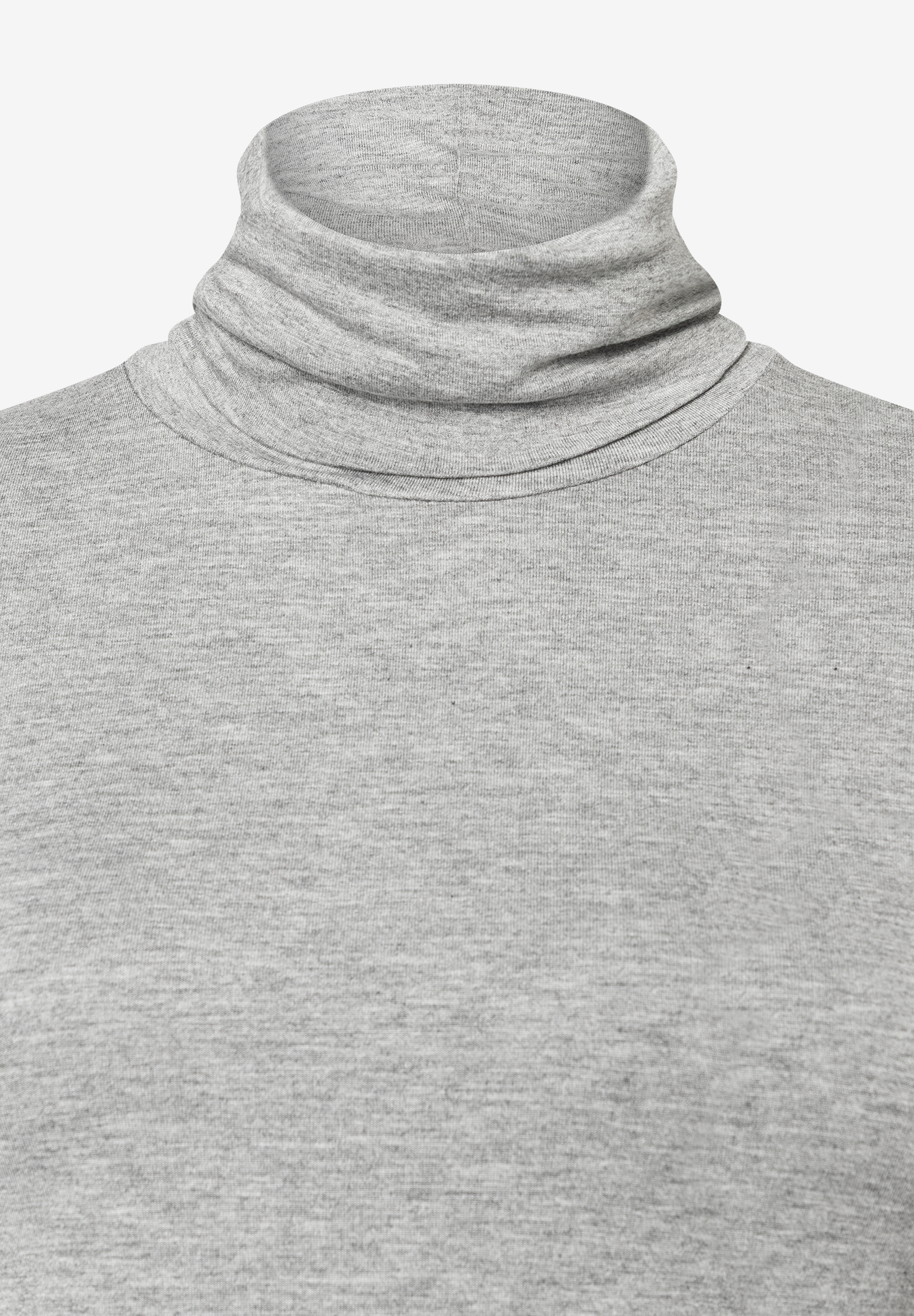 Nahaufnahme eines grauen MORE & MORE Rollkragenshirts. Nahaufnahme eines grauen MORE & MORE Rollkragenshirts.