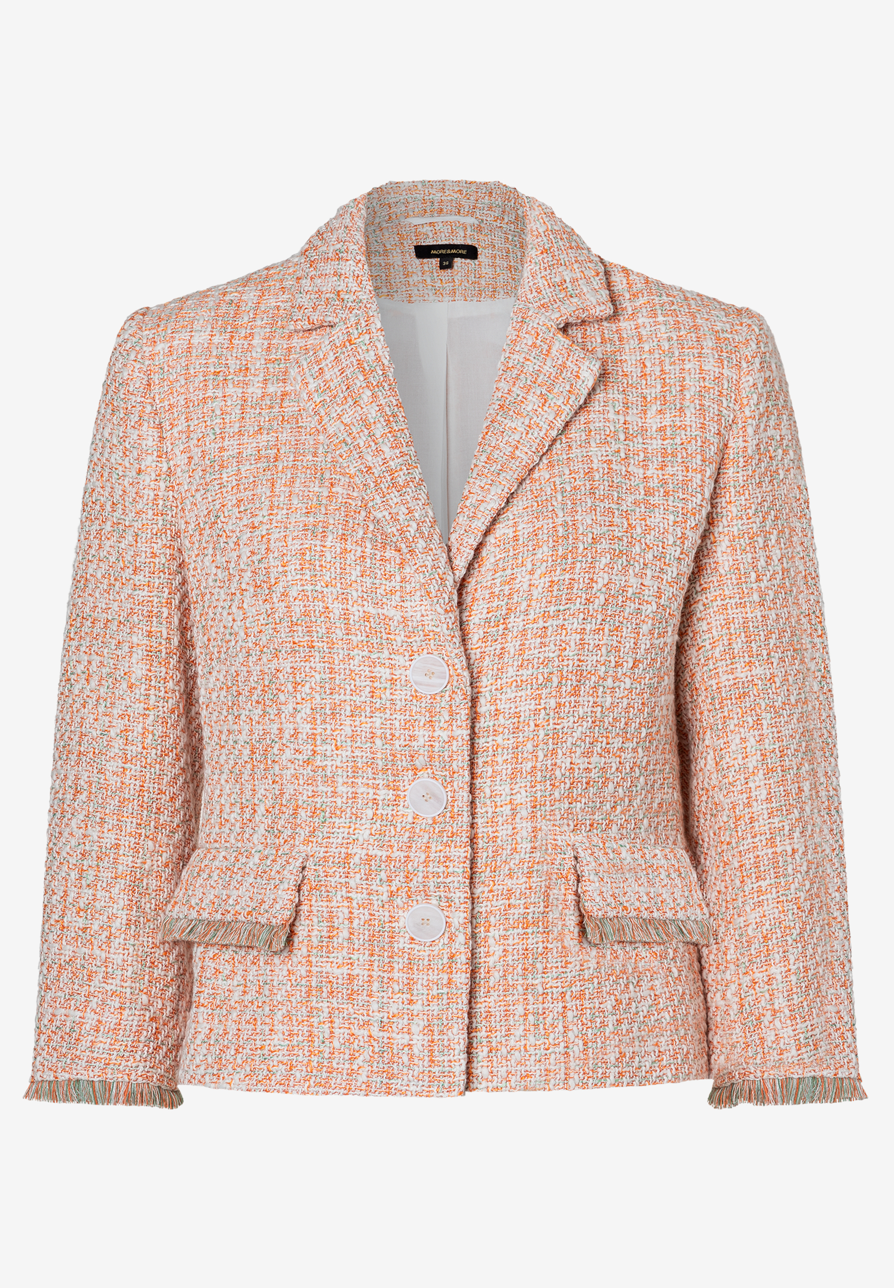 Der formstabile MORE & MORE Bouclé-Blazer hat drei weiße Knöpfe und Fransen an den Taschen. Der formstabile MORE & MORE Bouclé-Blazer hat drei weiße Knöpfe und Fransen an den Taschen.