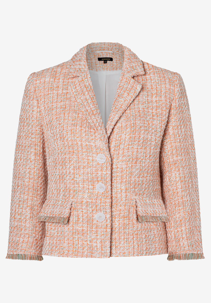 Der formstabile MORE & MORE Bouclé-Blazer hat drei weiße Knöpfe und Fransen an den Taschen. Der formstabile MORE & MORE Bouclé-Blazer hat drei weiße Knöpfe und Fransen an den Taschen.