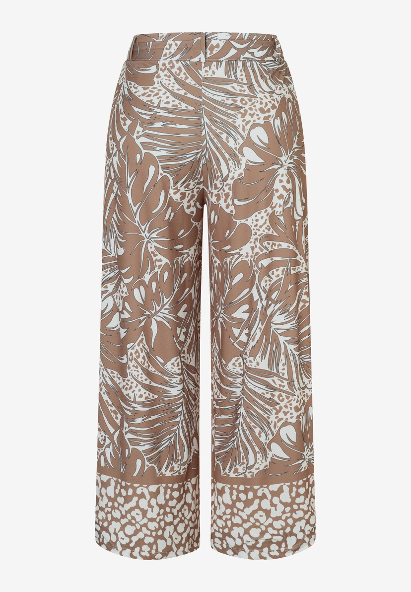Eine MORE & MORE Jerseyhose mit braun-weißem Blattmuster und Leoprint am Beinabschluss. Eine MORE & MORE Jerseyhose mit braun-weißem Blattmuster und Leoprint am Beinabschluss.