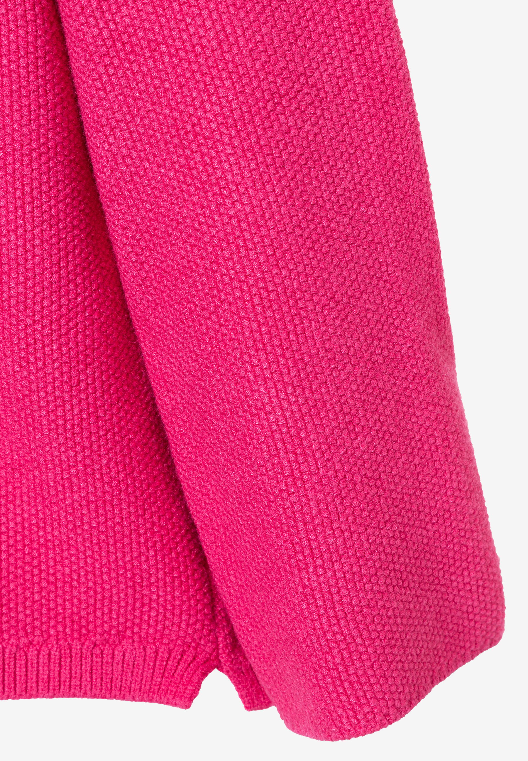 Nahaufnahme eines pinken MORE & MORE Strukturstrick-Oberteils, das sich angenehm und elastisch anfühlt. Nahaufnahme eines pinken MORE & MORE Strukturstrick-Oberteils, das sich angenehm und elastisch anfühlt.