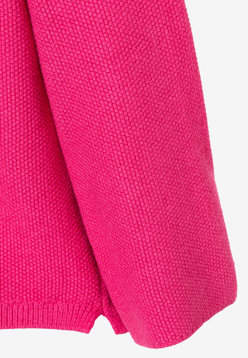 Nahaufnahme eines pinken MORE & MORE Strukturstrick-Oberteils, das sich angenehm und elastisch anfühlt. Nahaufnahme eines pinken MORE & MORE Strukturstrick-Oberteils, das sich angenehm und elastisch anfühlt.