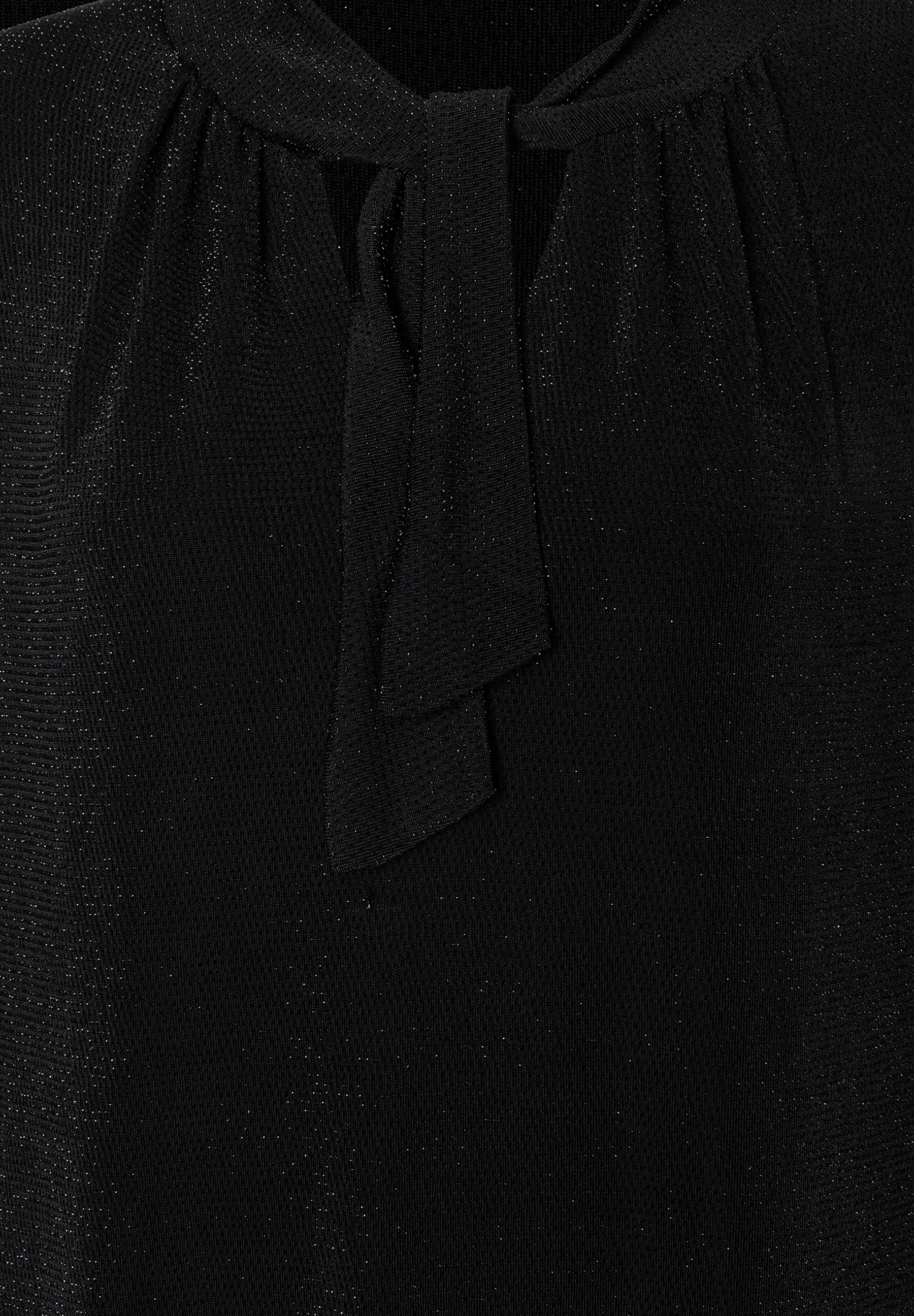 MORE & MORE schwarzes Glitzer-Kleid mit Bindedetail am Halsausschnitt, geraffte Schultern, eleganter Stil. MORE & MORE schwarzes Glitzer-Kleid mit Bindedetail am Halsausschnitt, geraffte Schultern, eleganter Stil.