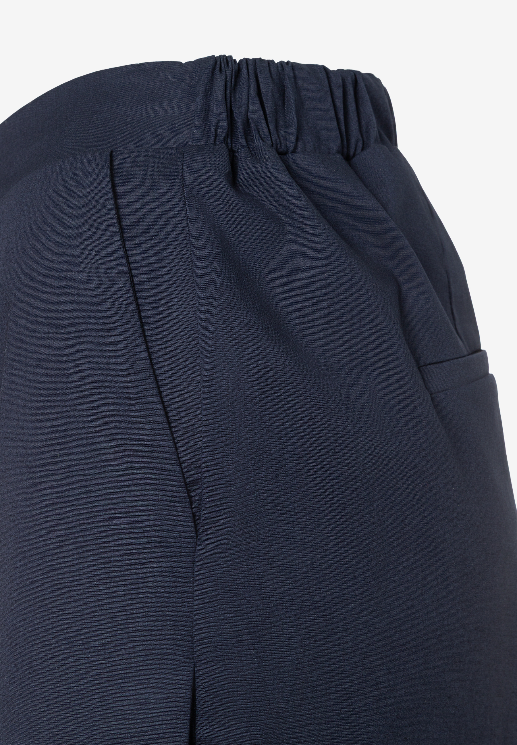 Detailaufnahme der MORE & MORE Hose/Jeans mit Gummibund und seitlicher Eingrifftasche. Detailaufnahme der MORE & MORE Hose/Jeans mit Gummibund und seitlicher Eingrifftasche.