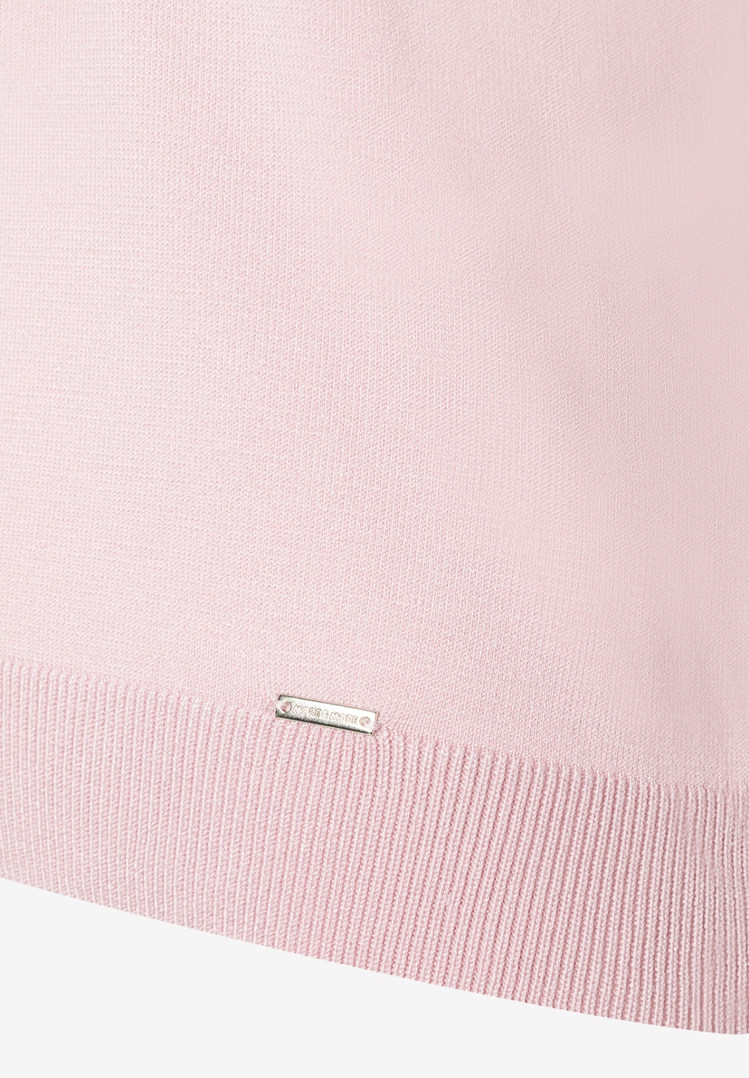 MORE & MORE Pullover & Strickwaren in zartem Rosa mit geripptem Saum und Marken-Metallplakette. MORE & MORE Pullover & Strickwaren in zartem Rosa mit geripptem Saum und Marken-Metallplakette.