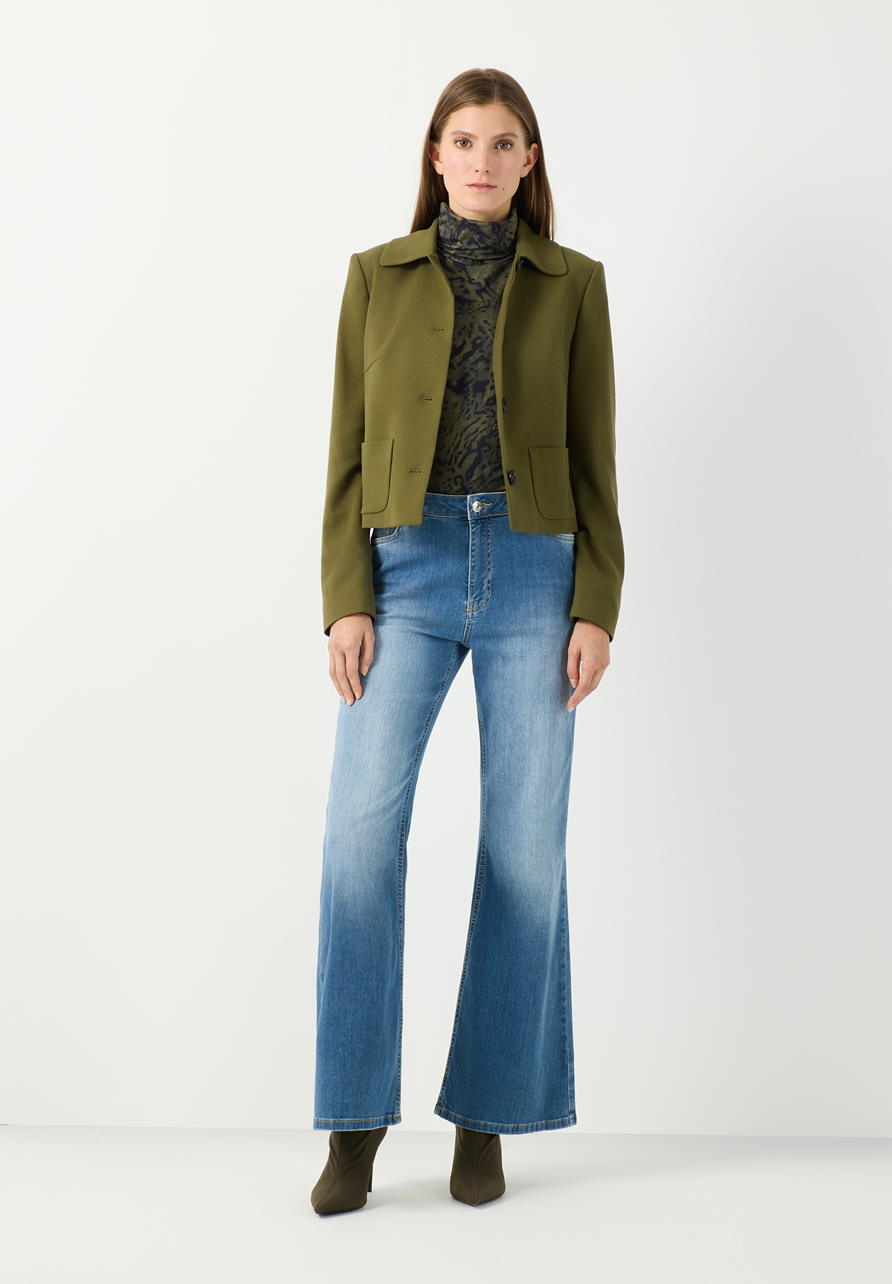 MORE & MORE Damen-Jersey-Rolli in Schwarz-Oliv mit Muster und Blazer. Das elastische Oberteil bietet angenehmen Tragekomfort.