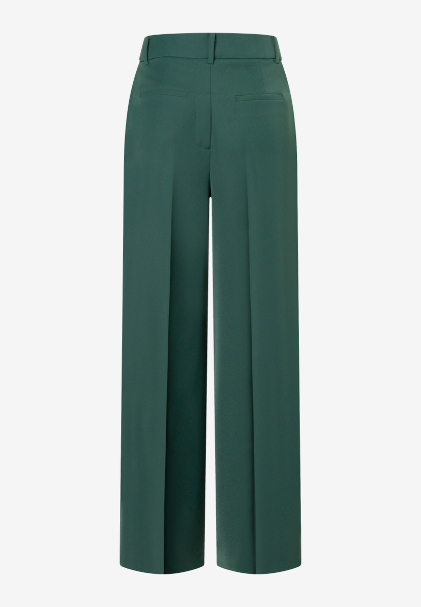 MORE & MORE grüne Marlene-Hose aus weichem Material mit Bundfalten, geradem, weitem Bein und Gürtelschlaufen. MORE & MORE grüne Marlene-Hose aus weichem Material mit Bundfalten, geradem, weitem Bein und Gürtelschlaufen.