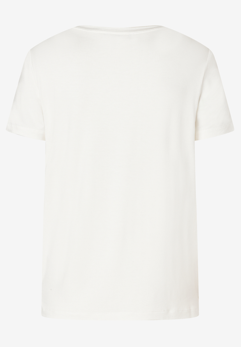 Ein weißes MORE & MORE T-Shirt aus Jersey mit kurzen Ärmeln liegt flach auf einem weißen Hintergrund. Ein weißes MORE & MORE T-Shirt aus Jersey mit kurzen Ärmeln liegt flach auf einem weißen Hintergrund.