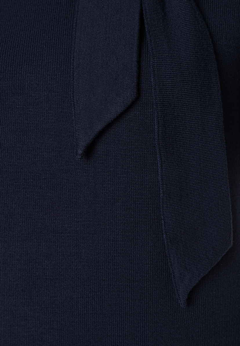 MORE & MORE Feinstrick Pullover in Marineblau, elastisch und wärmend, mit geknotetem Band am Ausschnitt. Hochwertiger Tragekomfort. MORE & MORE Feinstrick Pullover in Marineblau, elastisch und wärmend, mit geknotetem Band am Ausschnitt. Hochwertiger Tragekomfort.