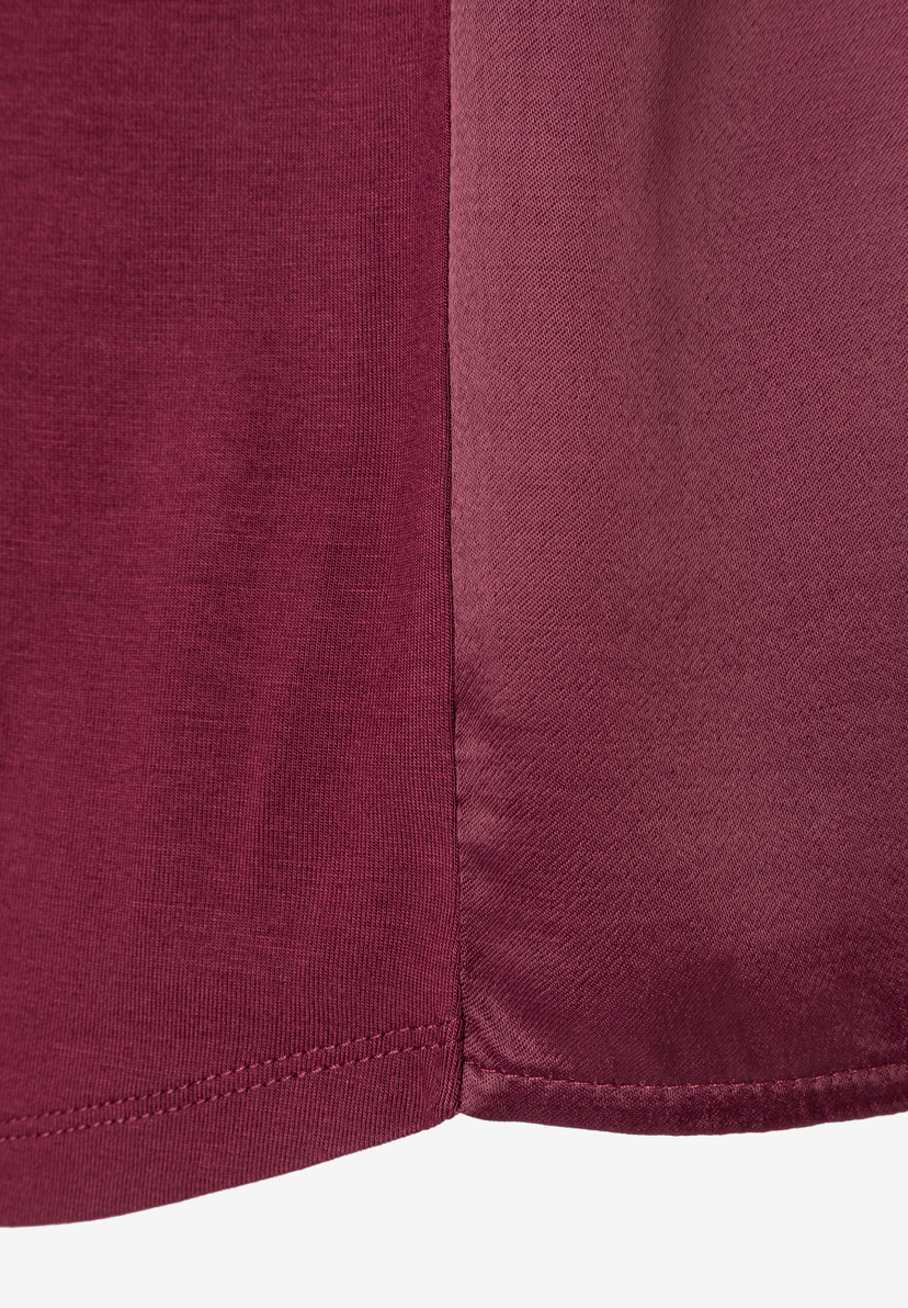 MORE & MORE T-Shirt/Top. Halb gerippte, halb glatte burgunderrote Textur. Saum mit doppelter Naht.