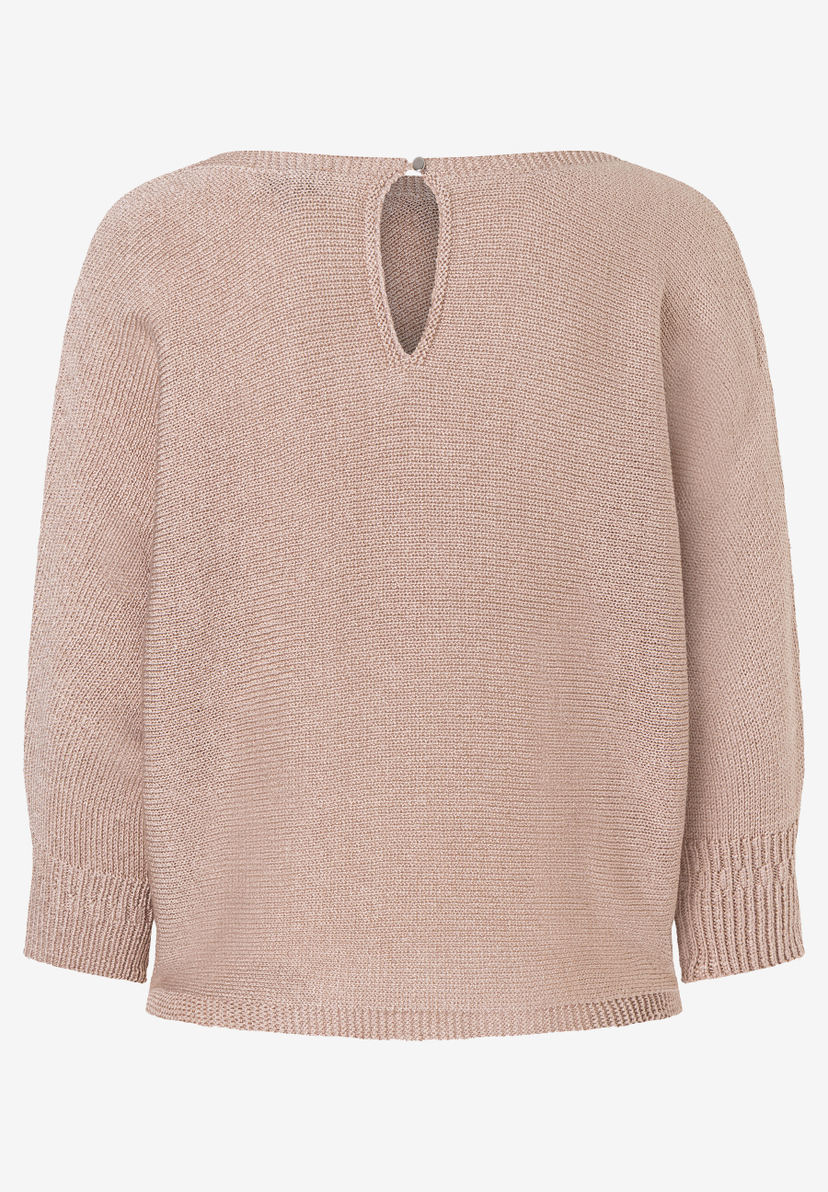 Ein rosafarbener Strickpullover von MORE & MORE mit Rundhalsausschnitt und Knopfverschluss auf der Rückseite. Ein rosafarbener Strickpullover von MORE & MORE mit Rundhalsausschnitt und Knopfverschluss auf der Rückseite.