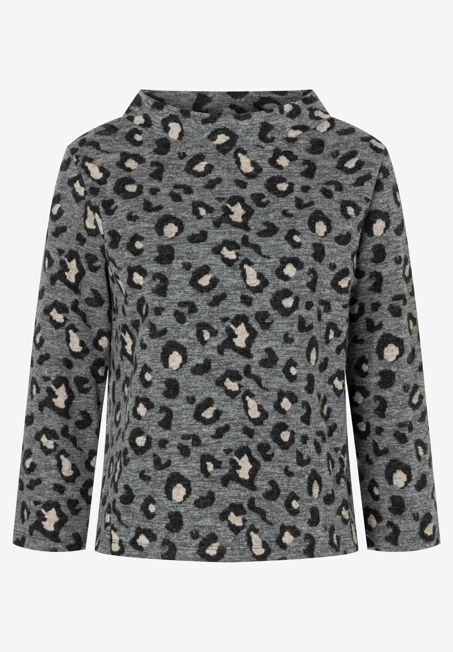 Ein graues MORE & MORE Sweatshirt mit Leopardenmuster und Dreiviertelärmeln. Ein graues MORE & MORE Sweatshirt mit Leopardenmuster und Dreiviertelärmeln.