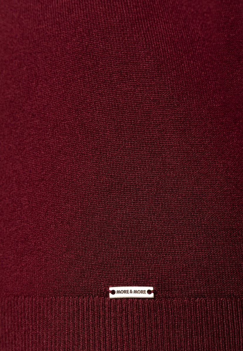 MORE & MORE Feinstrick-Pullover in Bordeauxrot, mit Markenlabel am Bund - angenehm, elastisch, hautfreundlich. MORE & MORE Feinstrick-Pullover in Bordeauxrot, mit Markenlabel am Bund - angenehm, elastisch, hautfreundlich.