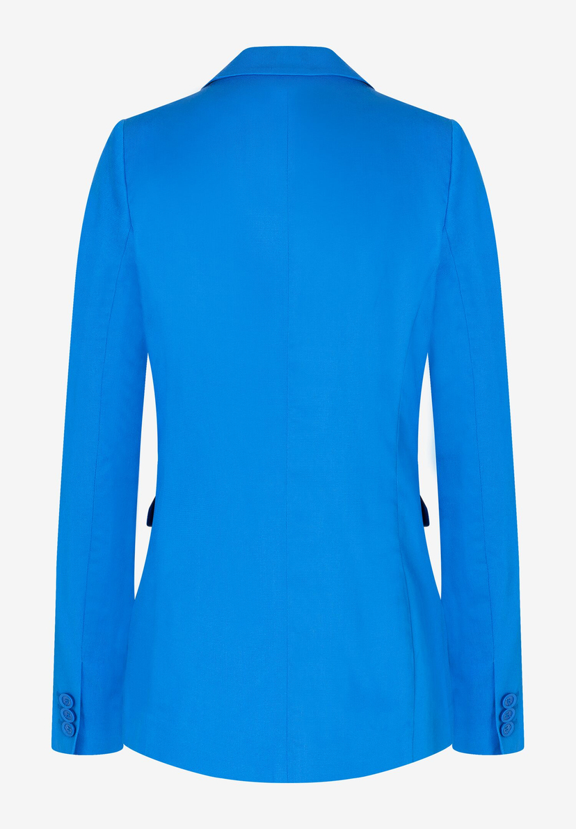 Die Rückseite eines blauen Damenblazers von MORE & MORE ist zu sehen. Die Rückseite eines blauen Damenblazers von MORE & MORE ist zu sehen.