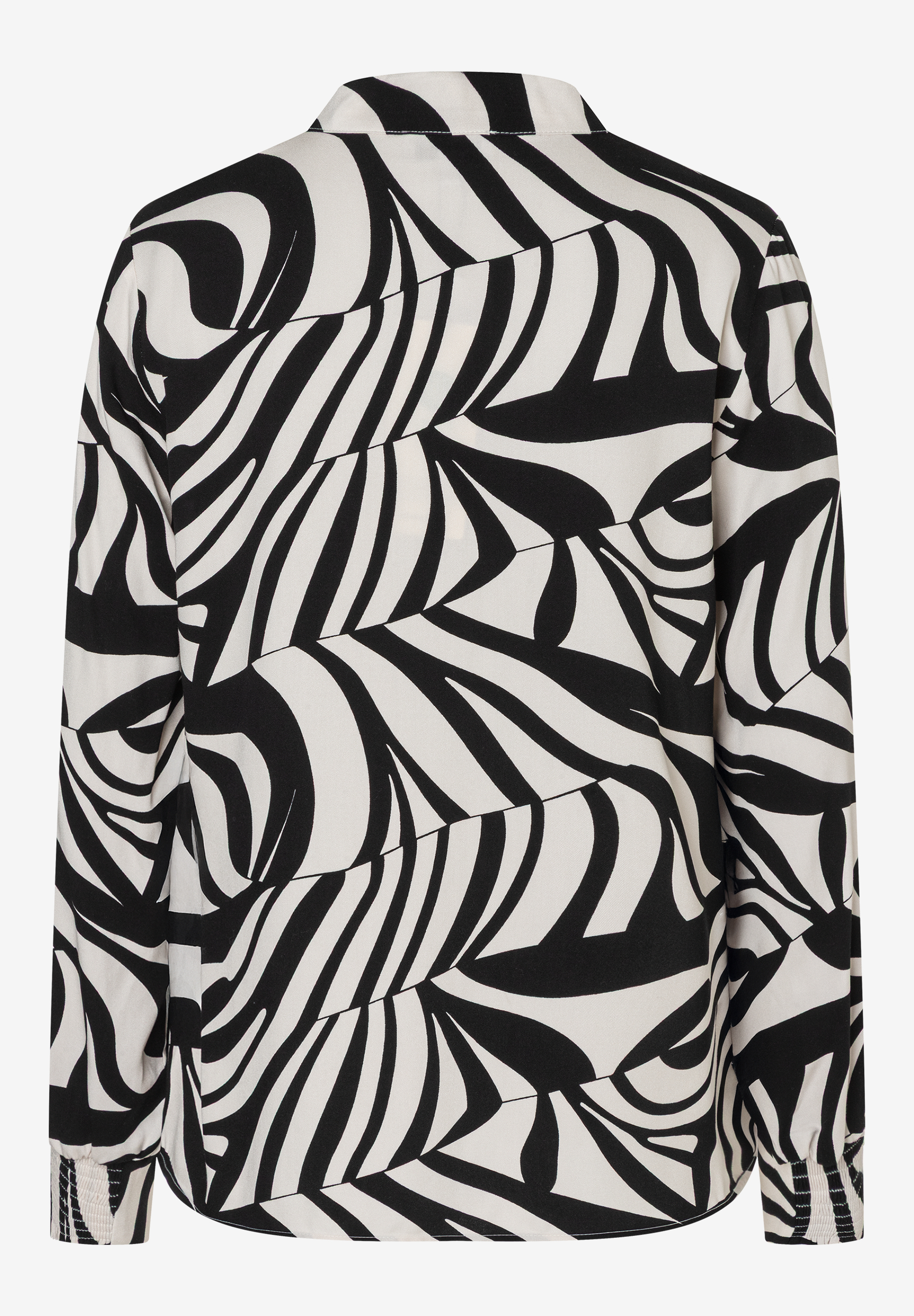 Eine MORE & MORE Bluse mit schwarzem, abstraktem Muster auf hellem Crêpe-Stoff. Lange Ärmel und ein angenehmer Tragekomfort sind gegeben. Eine MORE & MORE Bluse mit schwarzem, abstraktem Muster auf hellem Crêpe-Stoff. Lange Ärmel und ein angenehmer Tragekomfort sind gegeben.