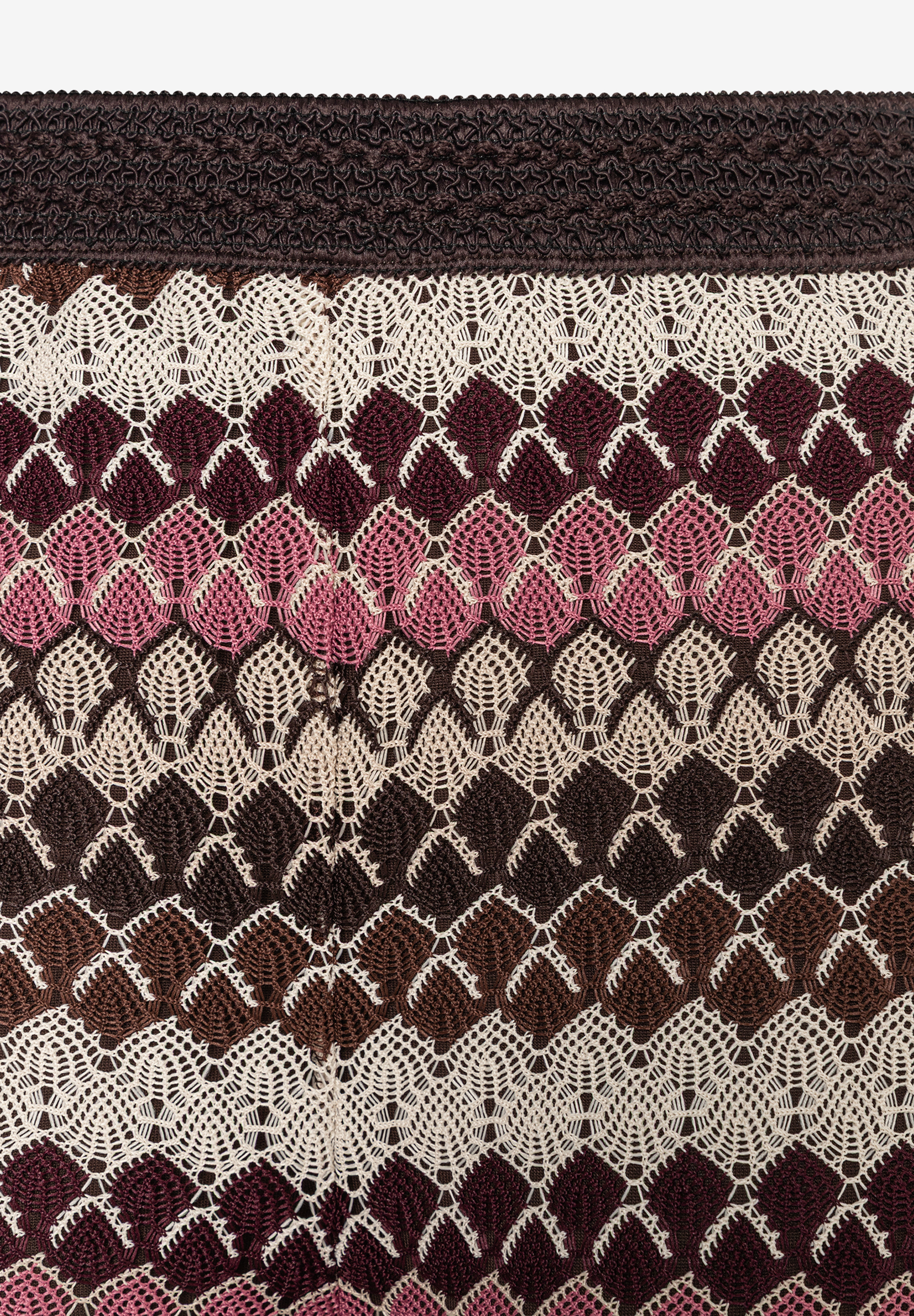 MORE & MORE Jeans aus Strukturjersey mit Zickzackmuster in Braun, Rosa und Beige. Komfortabel und elastisch. MORE & MORE Jeans aus Strukturjersey mit Zickzackmuster in Braun, Rosa und Beige. Komfortabel und elastisch.