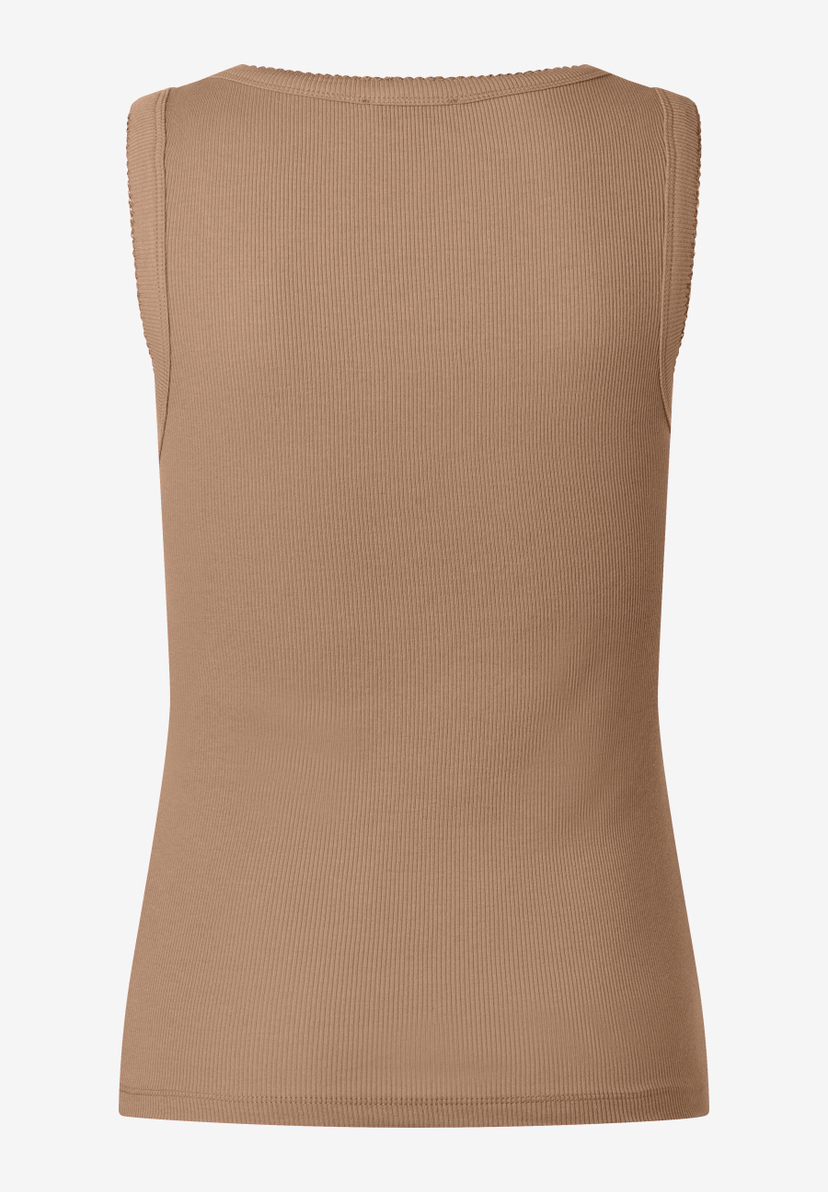 Ein geripptes, beiges MORE & MORE Top, ärmellos und mit schlichtem Rundhalsausschnitt. Ein geripptes, beiges MORE & MORE Top, ärmellos und mit schlichtem Rundhalsausschnitt.
