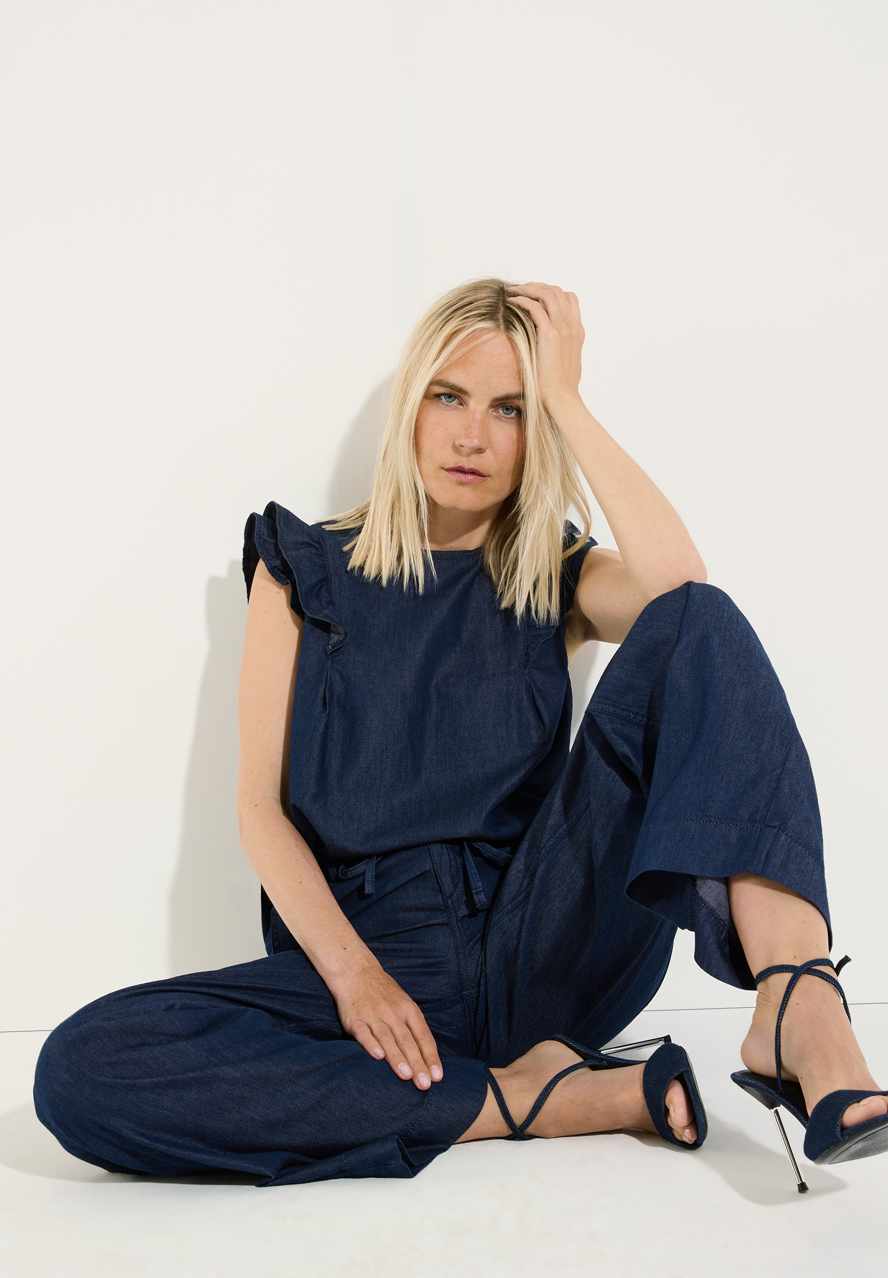 MORE & MORE Damenbluse aus Denim mit Volants und weitem Schnitt für angenehmen Tragekomfort, sitzend MORE & MORE Damenbluse aus Denim mit Volants und weitem Schnitt für angenehmen Tragekomfort, sitzend