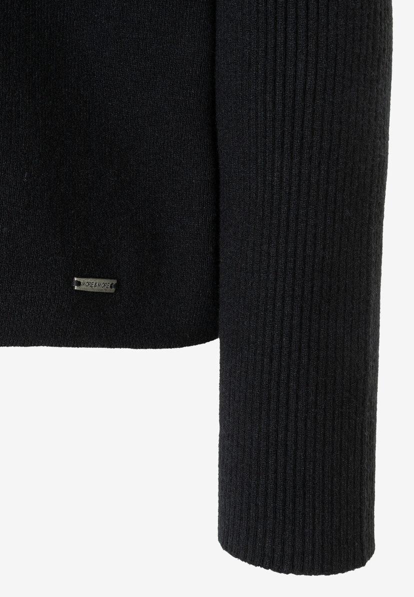 MORE & MORE Pullover aus Rippstrick in Schwarz, enger Ärmel, Metall-Logo.