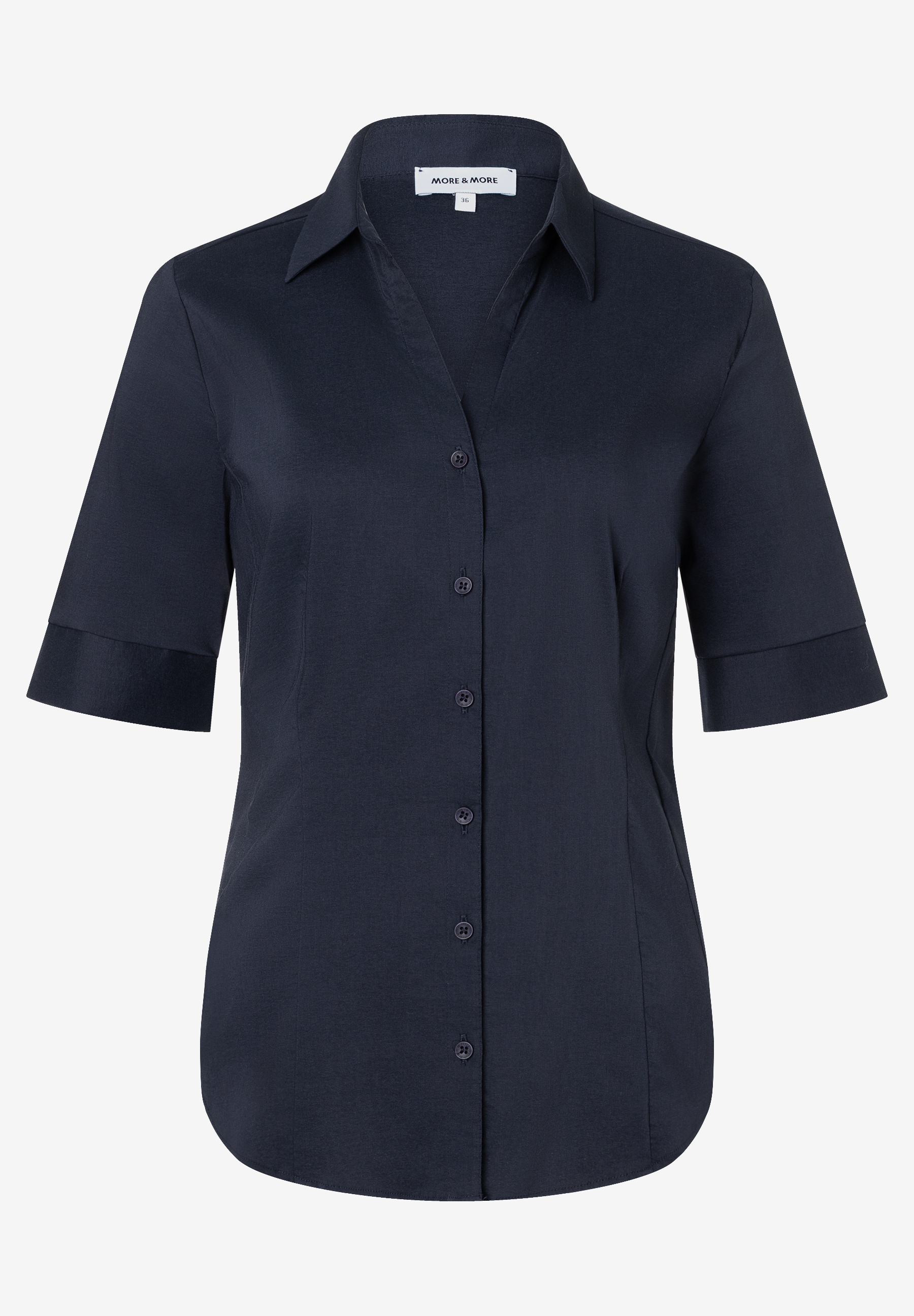 Eine dunkelblaue Bluse von MORE & MORE aus Popeline mit kurzen Ärmeln und durchgehender Knopfleiste. Eine dunkelblaue Bluse von MORE & MORE aus Popeline mit kurzen Ärmeln und durchgehender Knopfleiste.