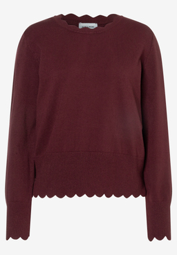 MORE & MORE Feinstrick-Pullover in Bordeauxrot. Elastisches Oberteil mit Wellenkante an Ausschnitt und Saum, Rippbündchen.