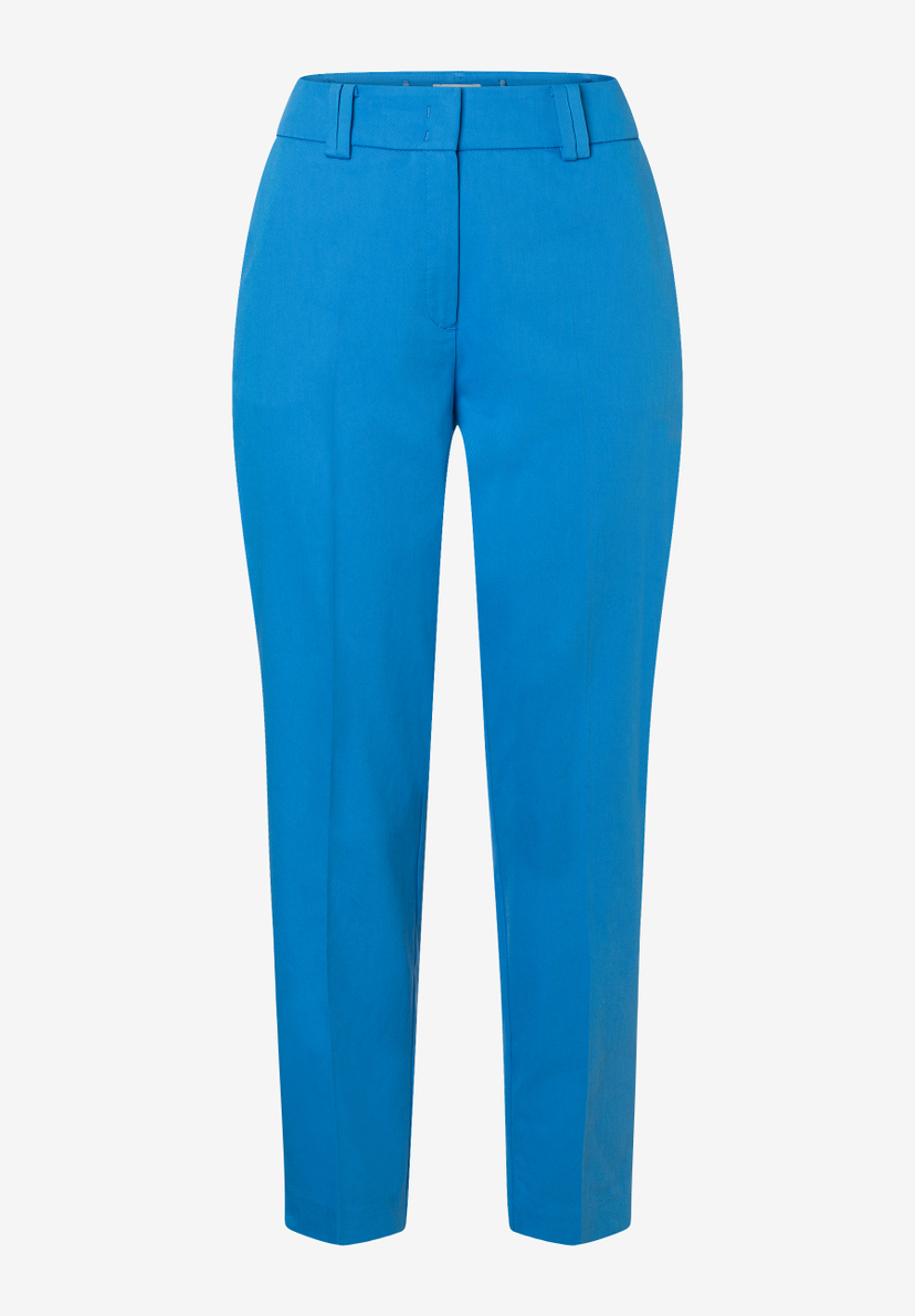 MORE & MORE Webware Jeans in leuchtendem Blau, elastisch für angenehmen Tragekomfort. MORE & MORE Webware Jeans in leuchtendem Blau, elastisch für angenehmen Tragekomfort.