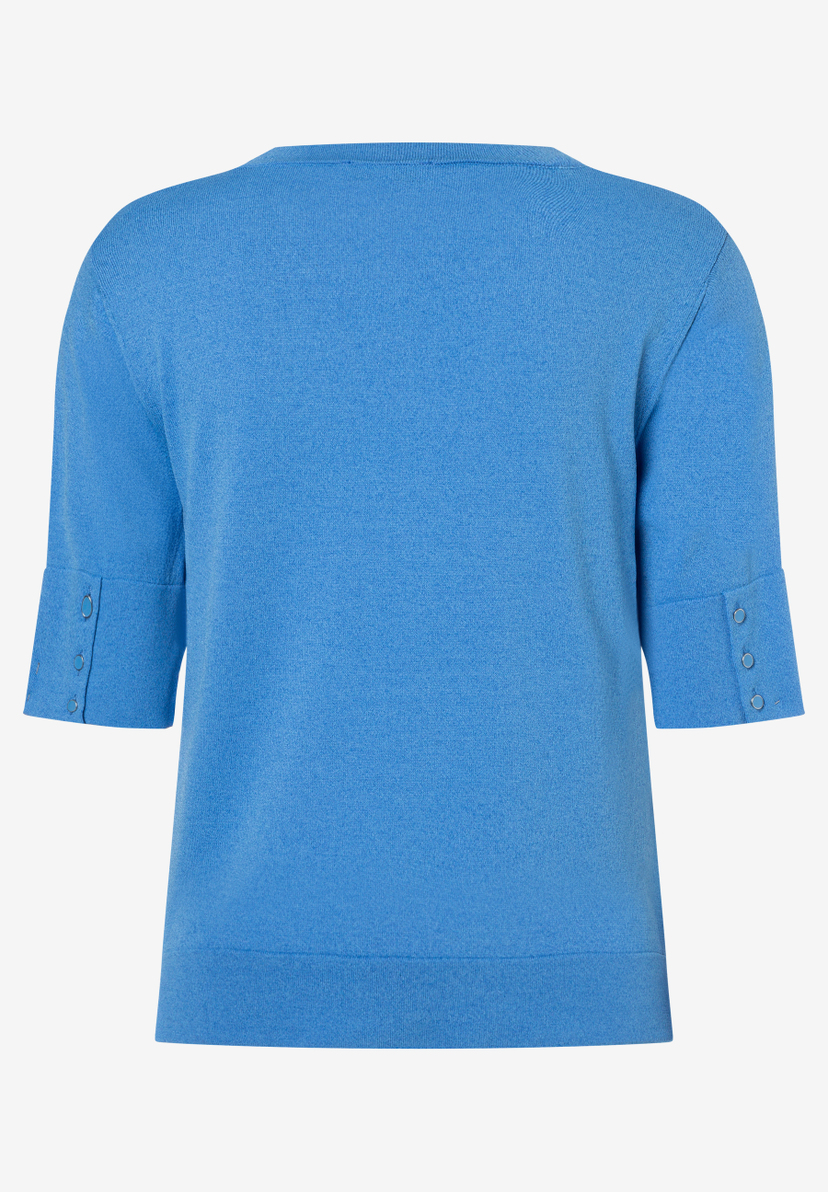 MORE & MORE Feinstrick-Pullover in Himmelblau mit halblangen Ärmeln und 3 Zierknöpfen an den Manschetten. MORE & MORE Feinstrick-Pullover in Himmelblau mit halblangen Ärmeln und 3 Zierknöpfen an den Manschetten.