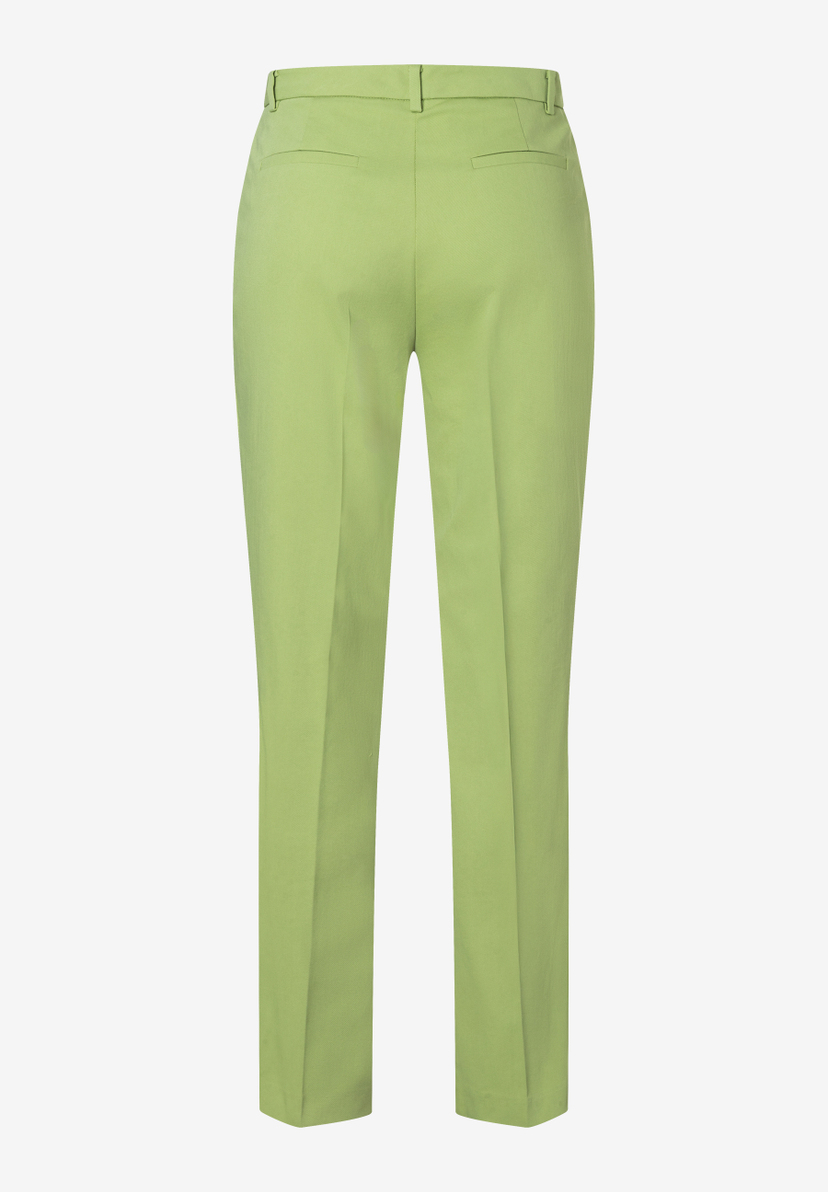 Eine MORE & MORE Hose aus Gabardine in hellem Grün, elastisch für bequemen Tragekomfort. Eine MORE & MORE Hose aus Gabardine in hellem Grün, elastisch für bequemen Tragekomfort.