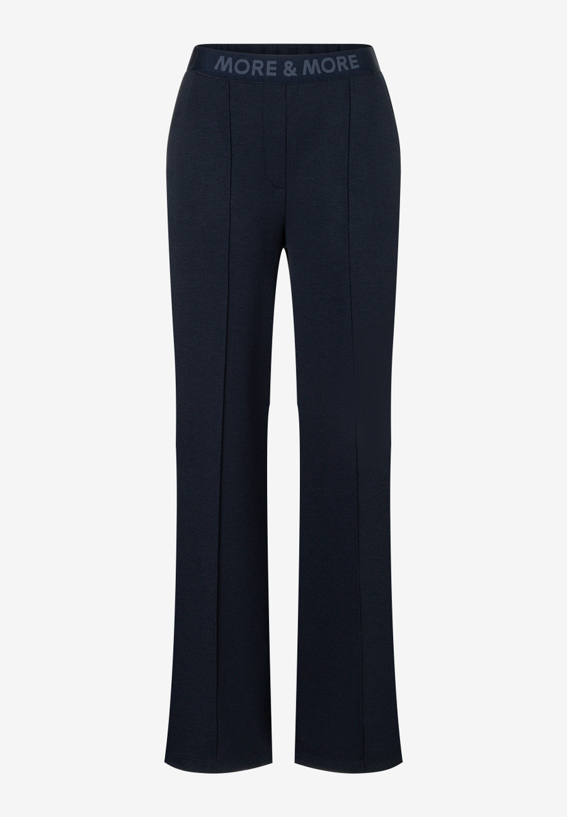 MORE & MORE dunkelblaue Jersey-Hose, angenehm elastisch und fließend, mit Logo-Bund und Bügelfalten. MORE & MORE dunkelblaue Jersey-Hose, angenehm elastisch und fließend, mit Logo-Bund und Bügelfalten.