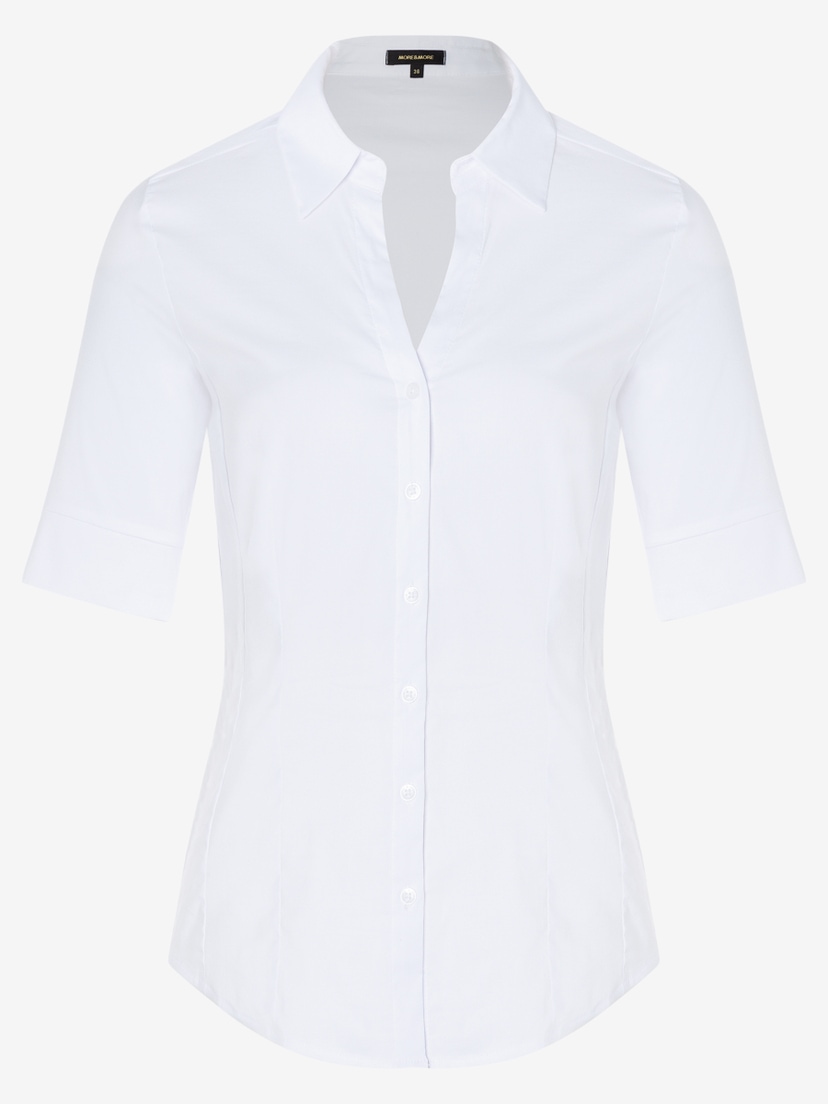Eine weiße Bluse von MORE & MORE mit kurzen Ärmeln und Knopfleiste. Baumwollmischung mit Stretchanteil. Eine weiße Bluse von MORE & MORE mit kurzen Ärmeln und Knopfleiste. Baumwollmischung mit Stretchanteil.