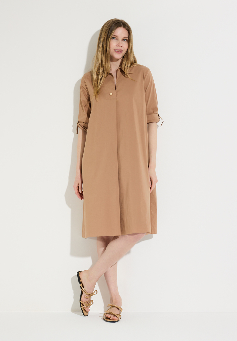 MORE & MORE Popeline-Kleid aus Baumwollmischung in Camel. Langärmlig, Hemdblusenkragen. Elegant und bequem. MORE & MORE Popeline-Kleid aus Baumwollmischung in Camel. Langärmlig, Hemdblusenkragen. Elegant und bequem.