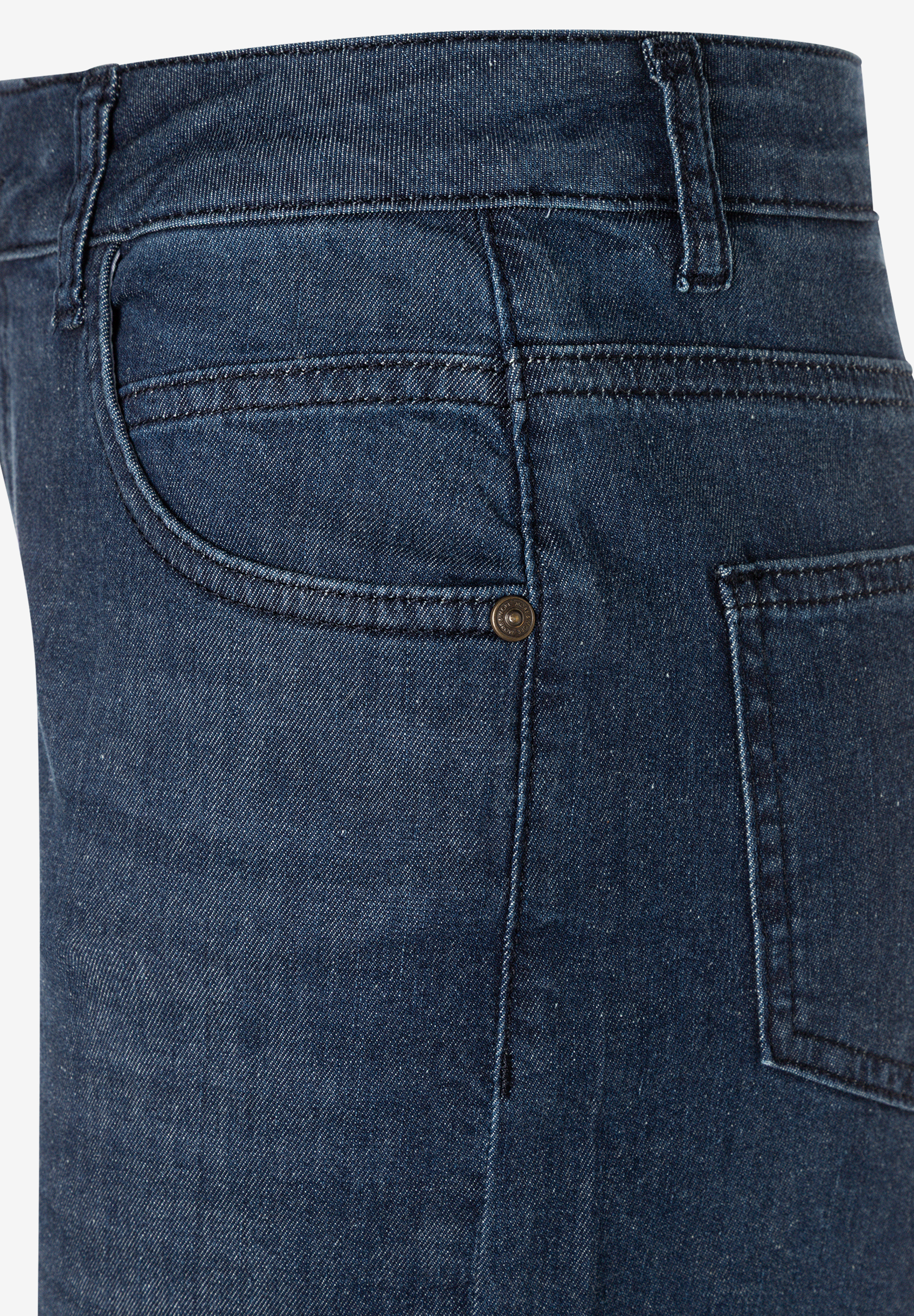 MORE & MORE Jeans: Nahaufnahme einer dunkelblauen Jeans mit Taschen und Knöpfen. MORE & MORE Jeans: Nahaufnahme einer dunkelblauen Jeans mit Taschen und Knöpfen.