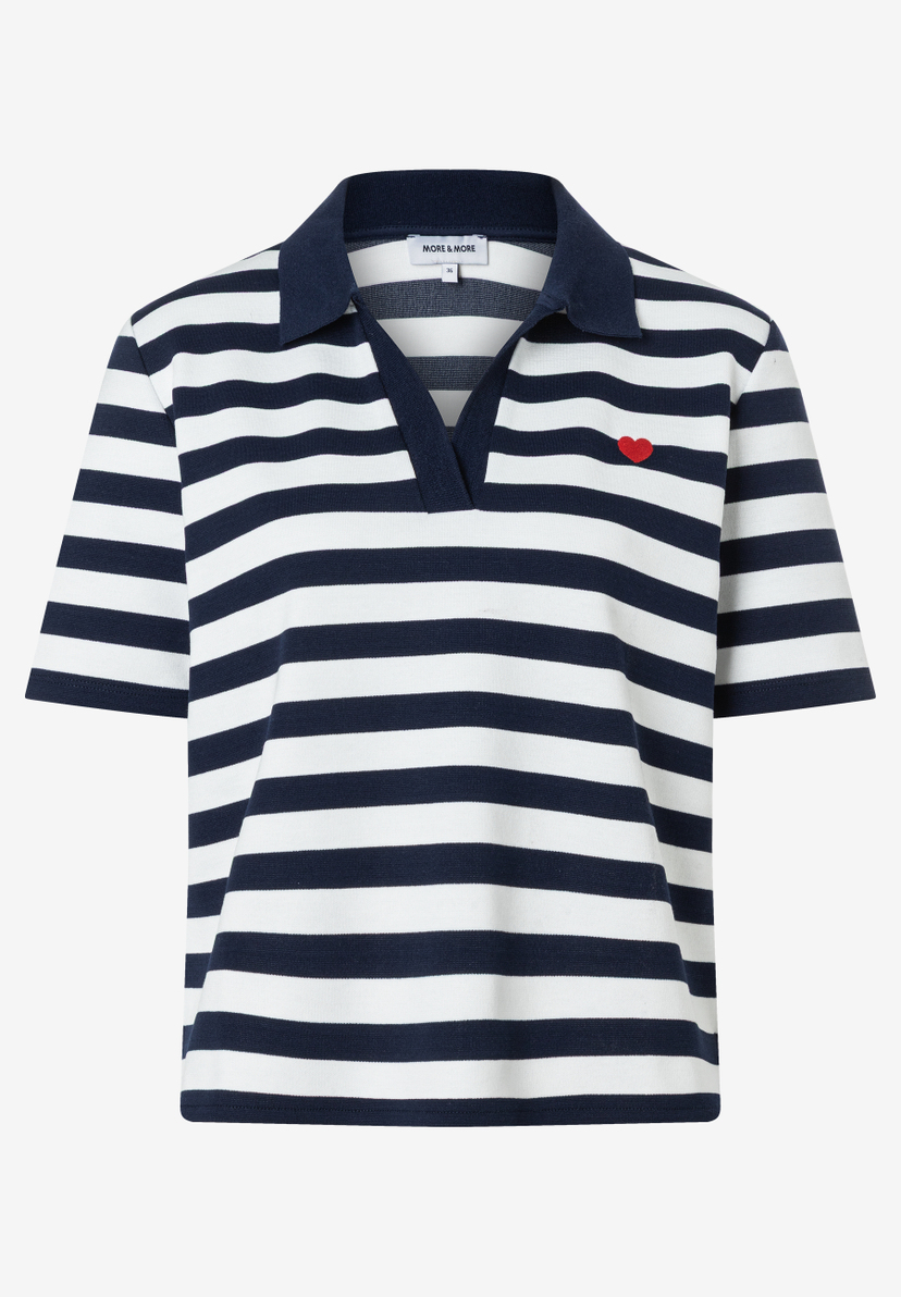 Ein gestreiftes Oberteil von MORE & MORE mit Jersey-Material und rotem Herz-Detail. Ein gestreiftes Oberteil von MORE & MORE mit Jersey-Material und rotem Herz-Detail.